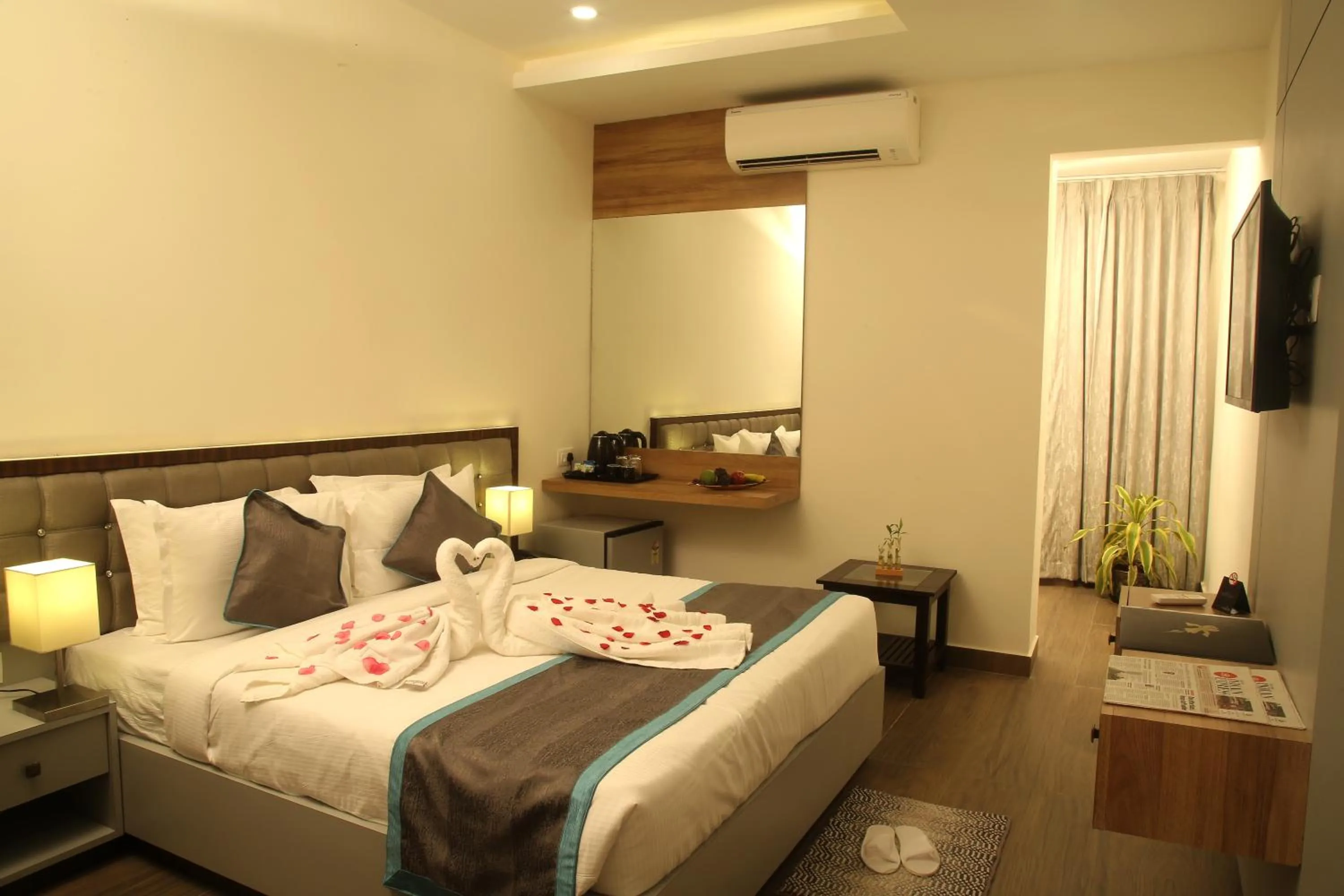 TV and multimedia, Bed in PARK IRIS HOTELS, MG Road