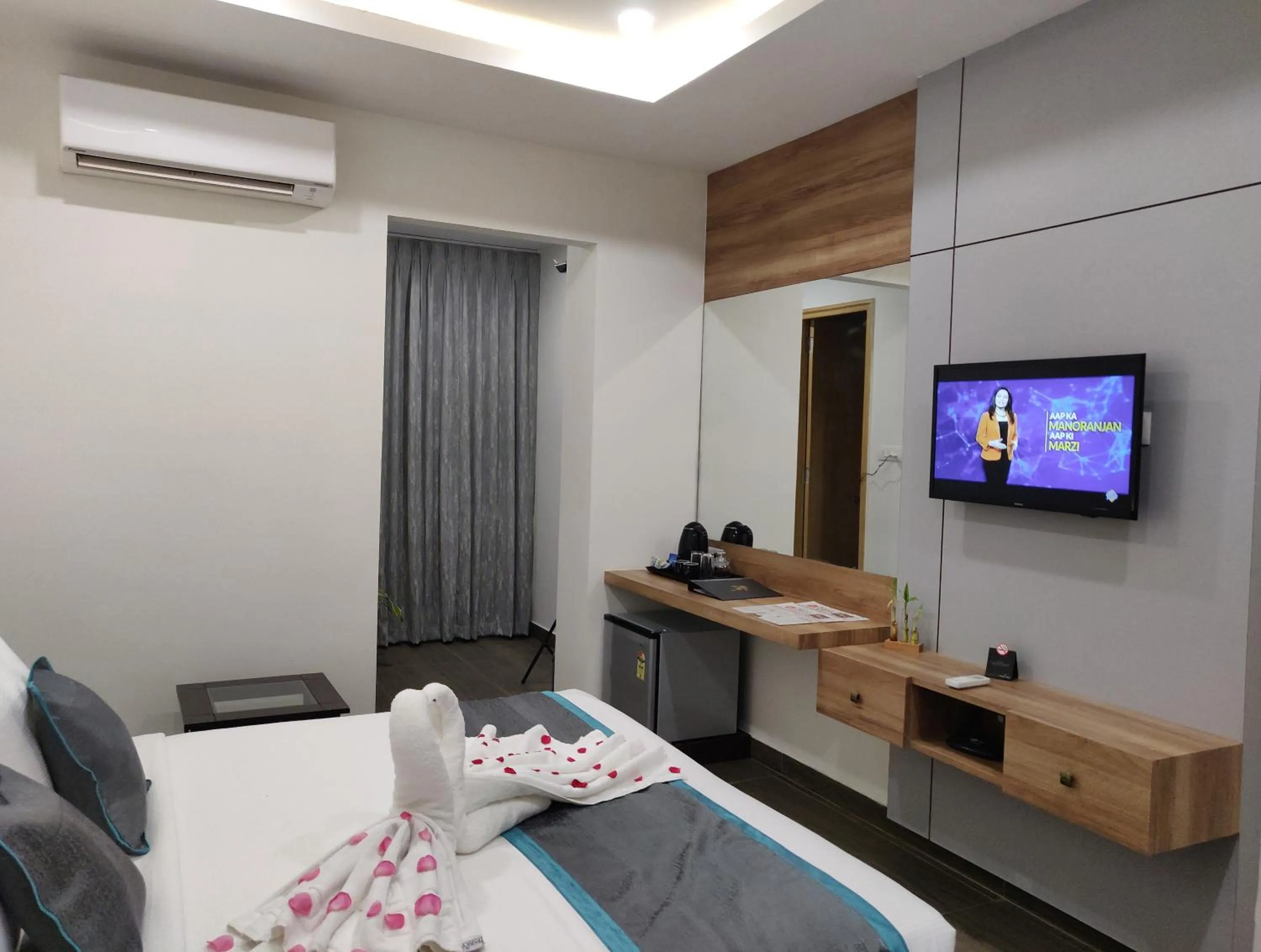 TV and multimedia, Bed in PARK IRIS HOTELS, MG Road