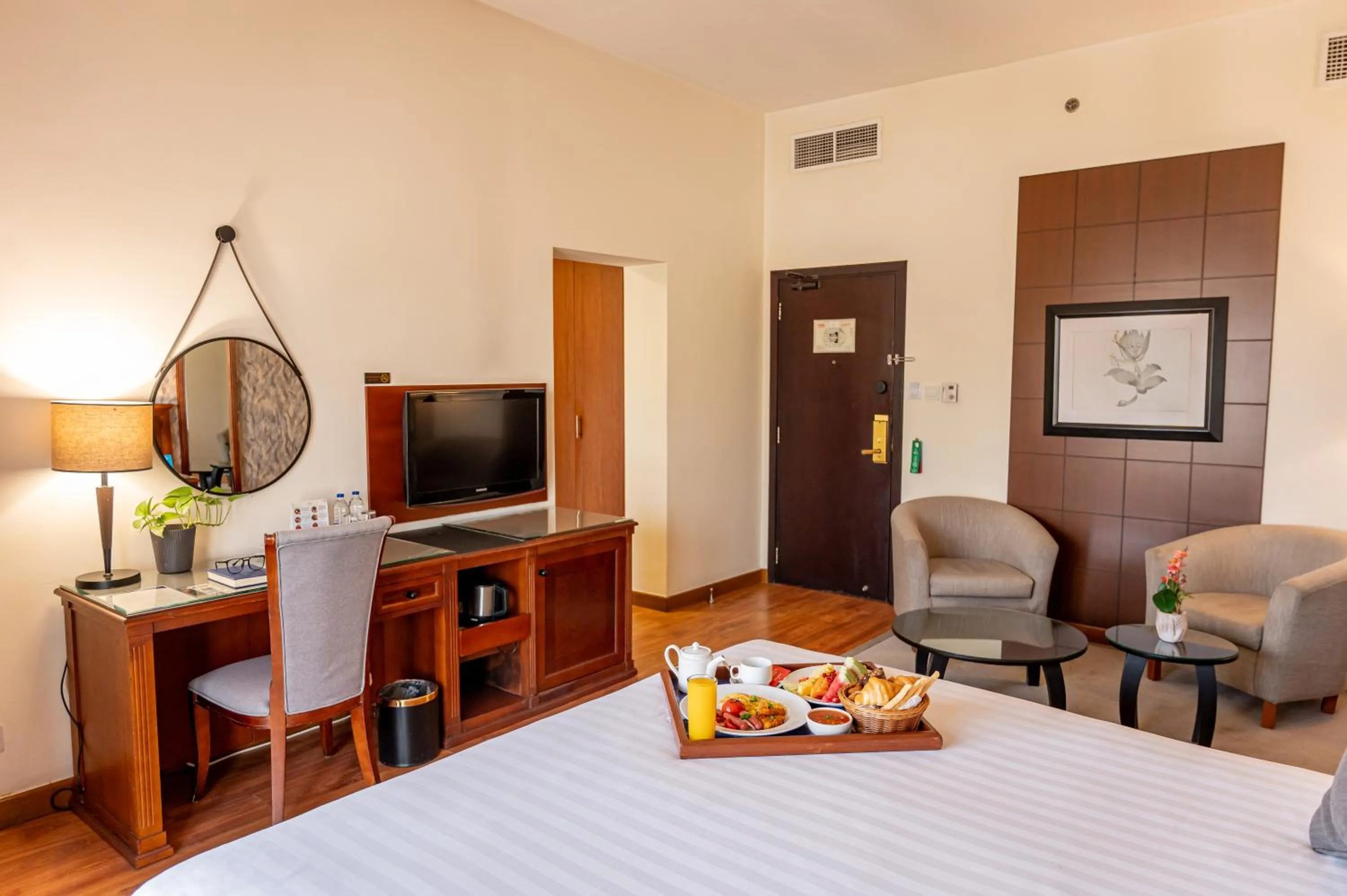 Bedroom, Bed in Majestic City Retreat Hotel