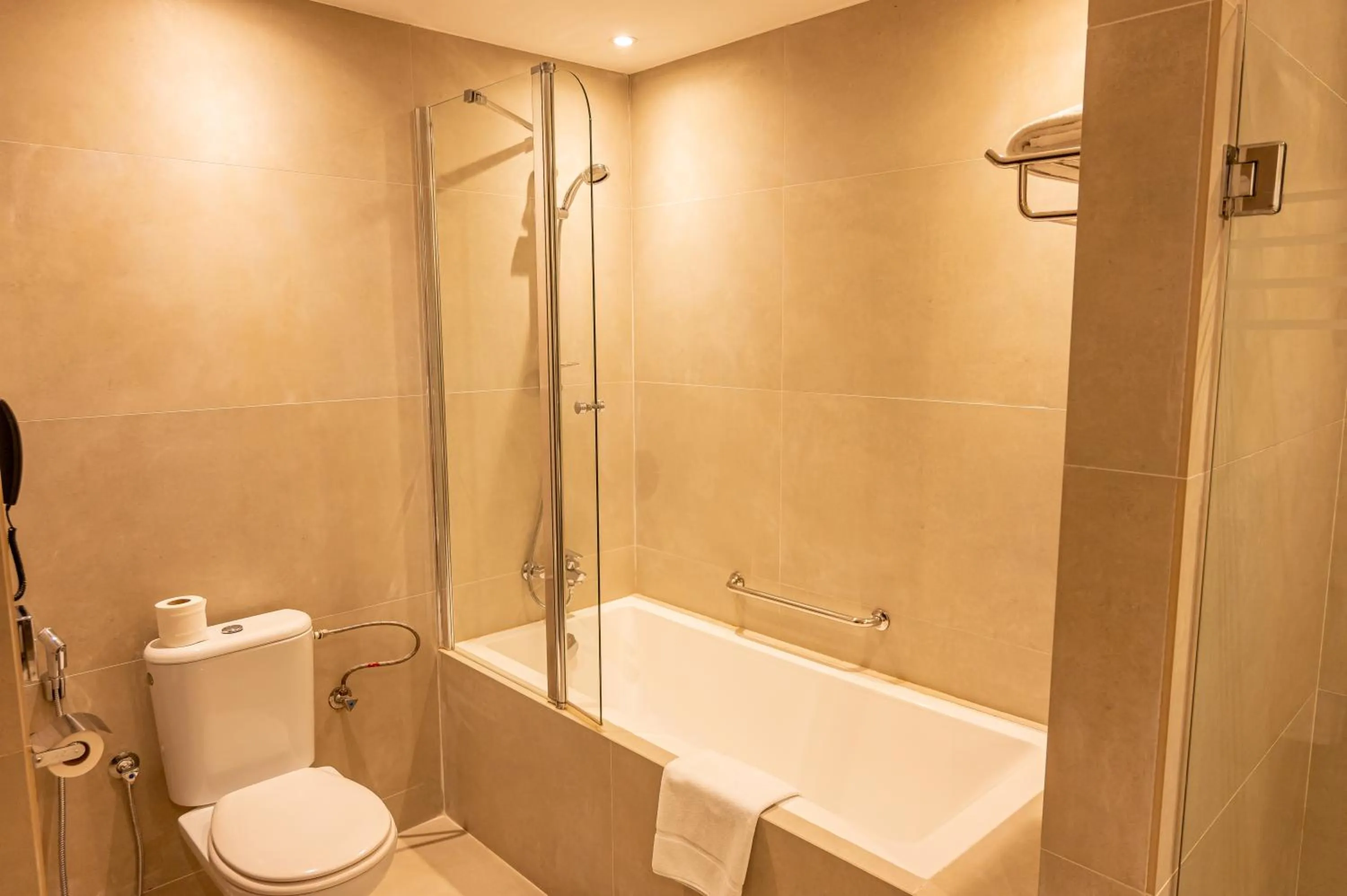 Bathroom in Majestic City Retreat Hotel