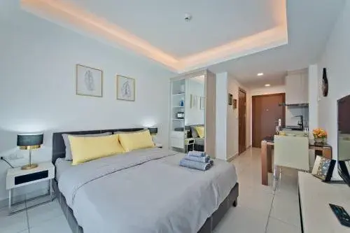 REFINED INTERIOR Studio in Laguna Beach Resort 2. REFINED INTERIOR Studio in Laguna Beach Resort 2.