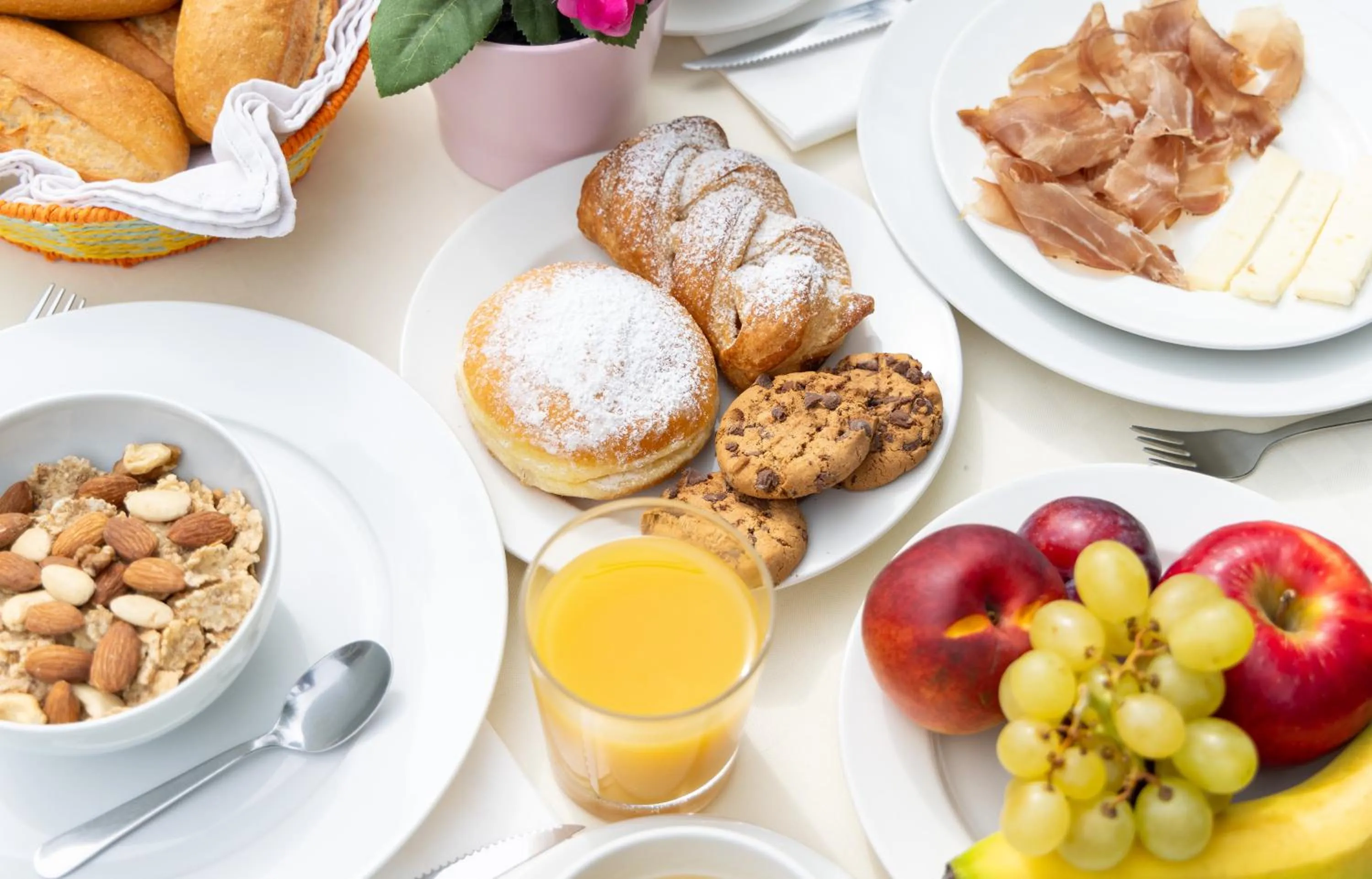 Food and drinks in B&B Antico Borgo Marcemigo