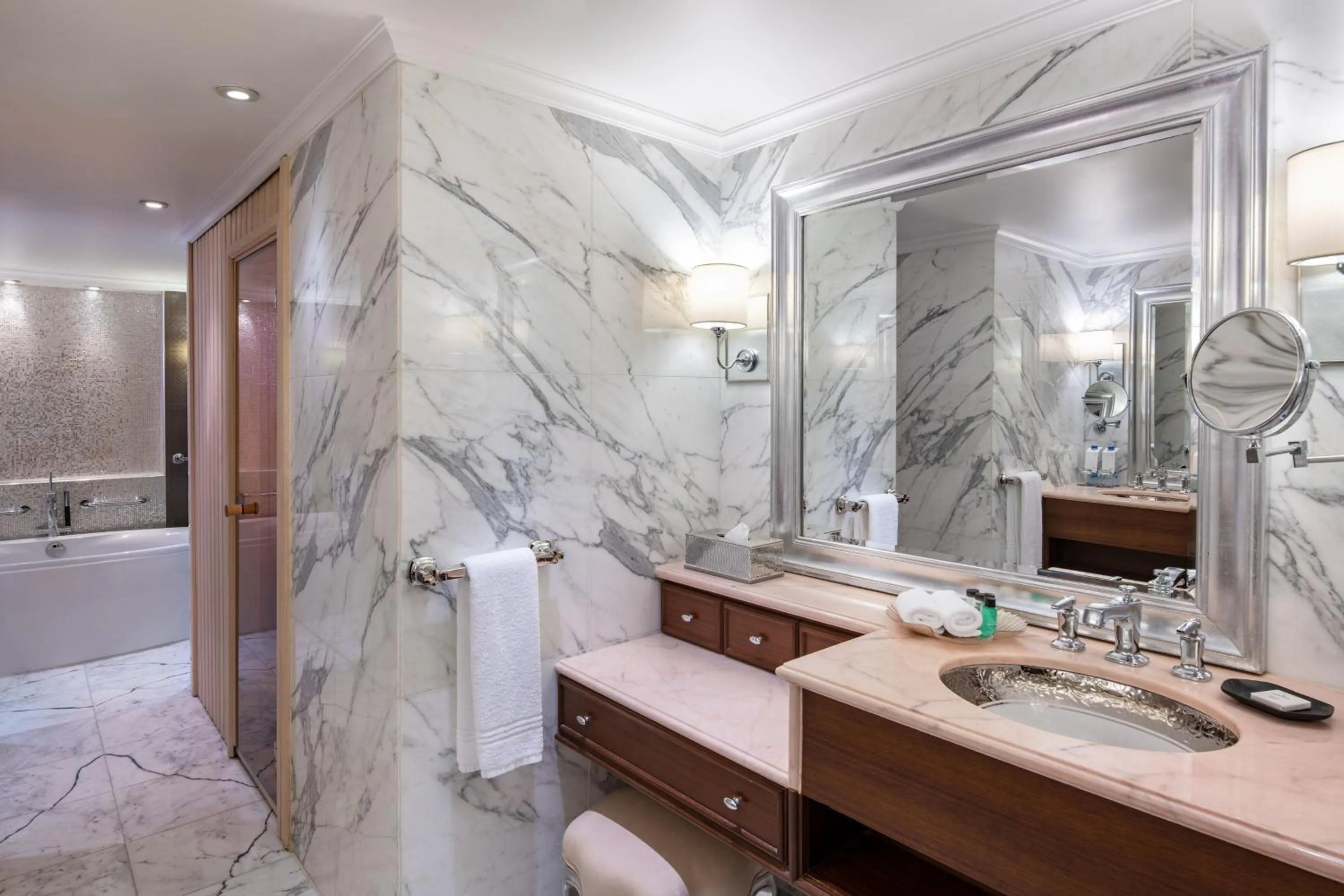 Bathroom in Sheraton Dubai Creek Hotel & Towers