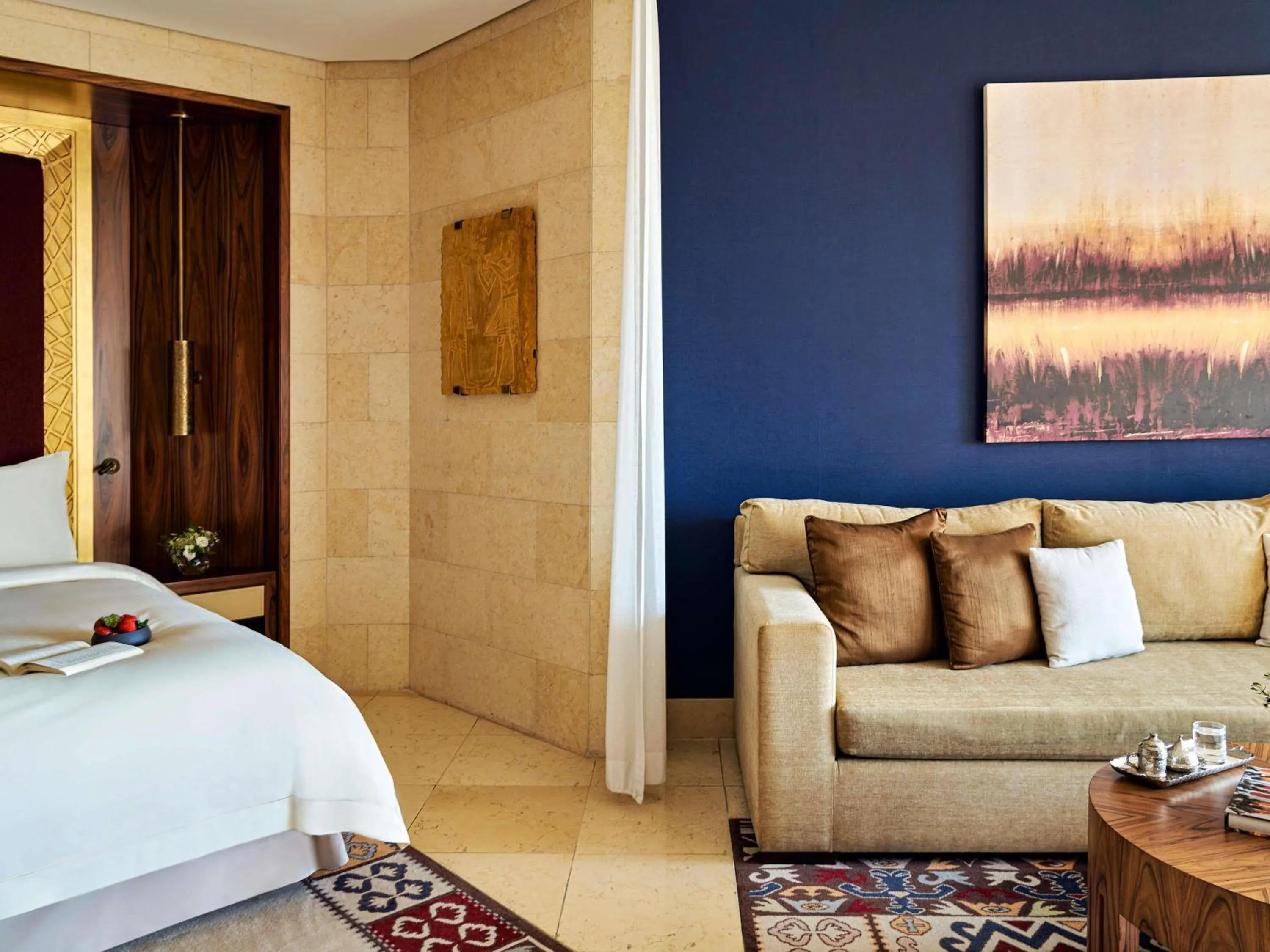 Bedroom, Bed in Raffles Dubai