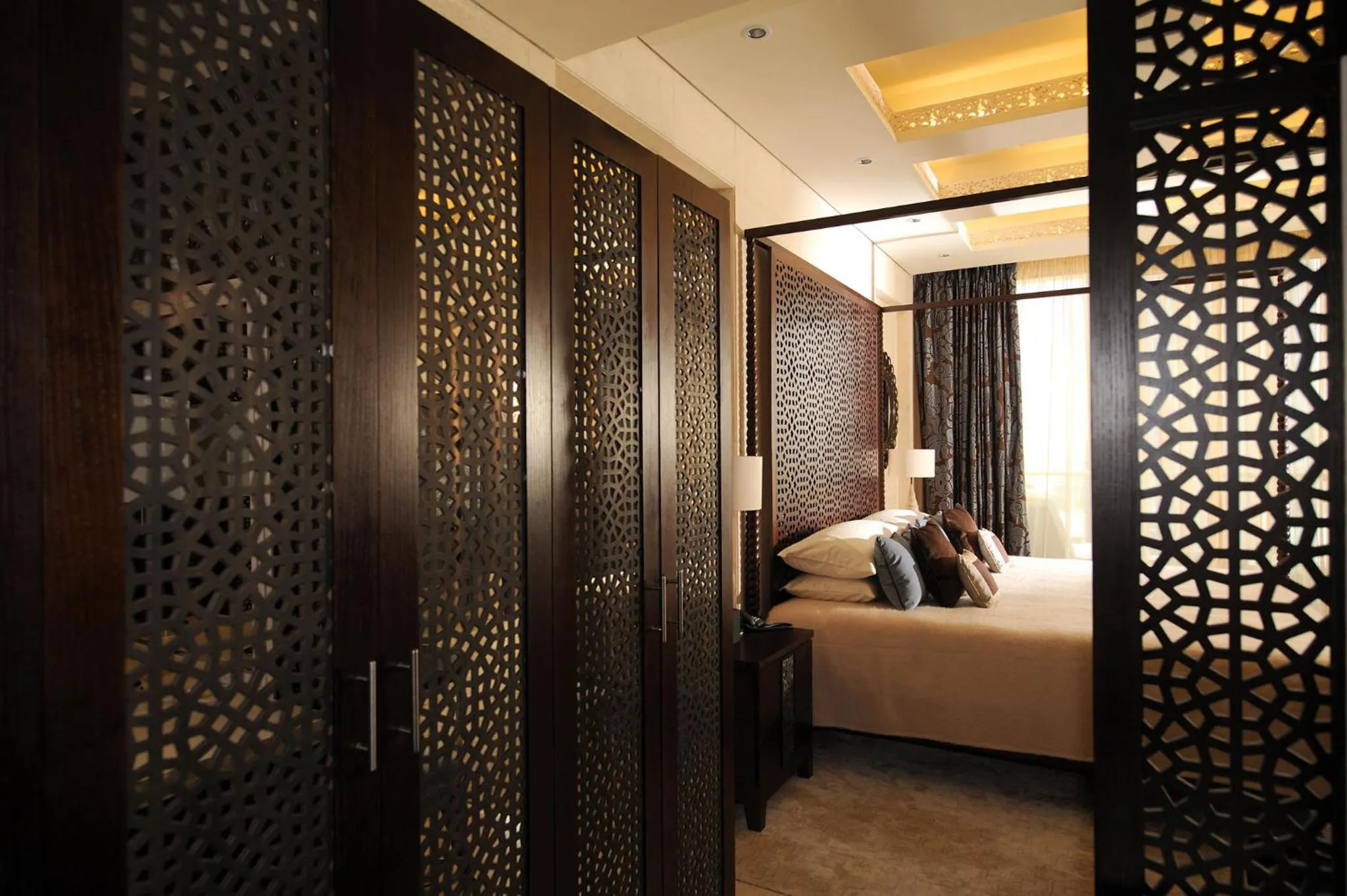 Bedroom, Bed in Raffles Dubai