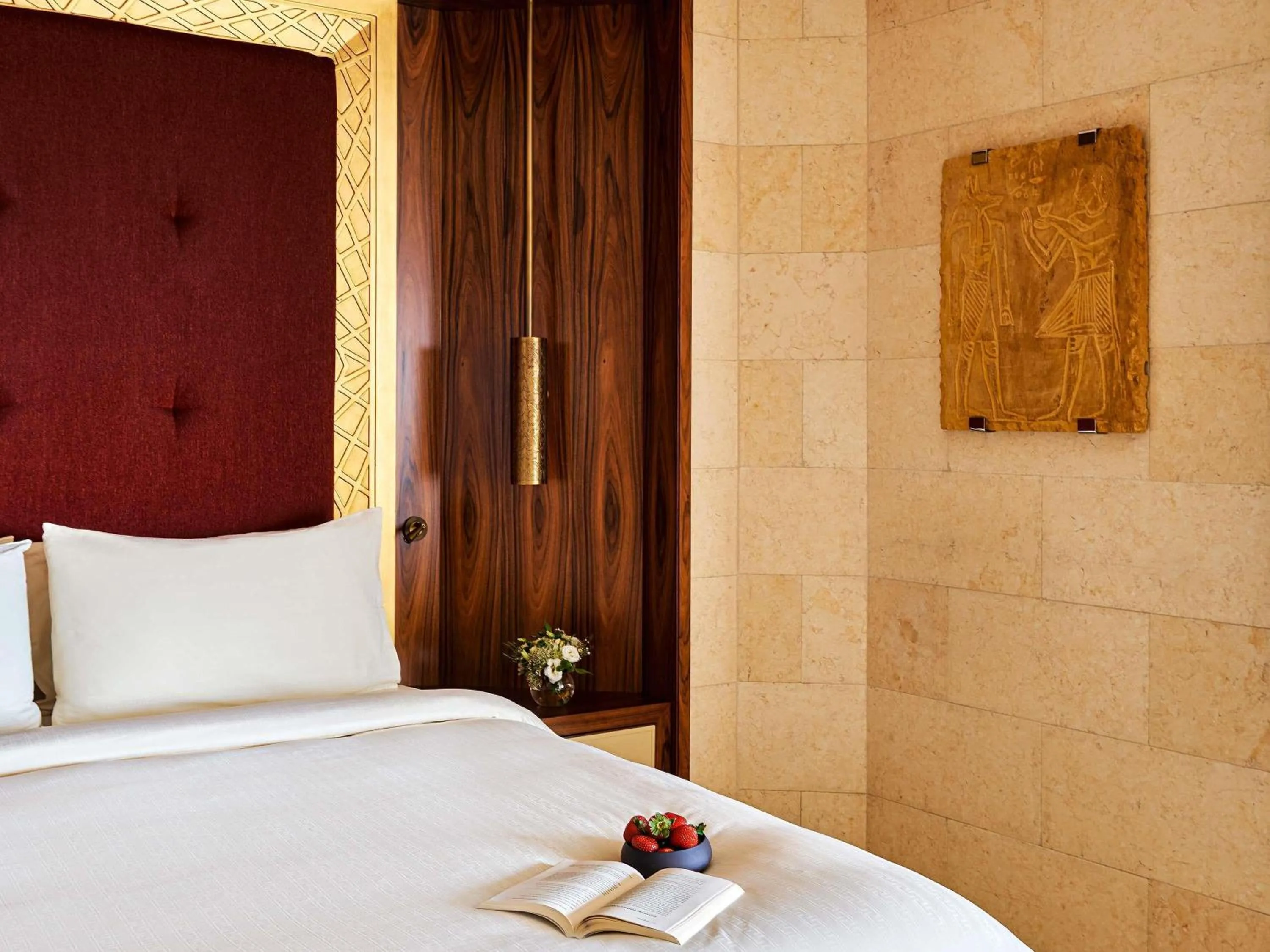 Photo of the whole room, Bed in Raffles Dubai