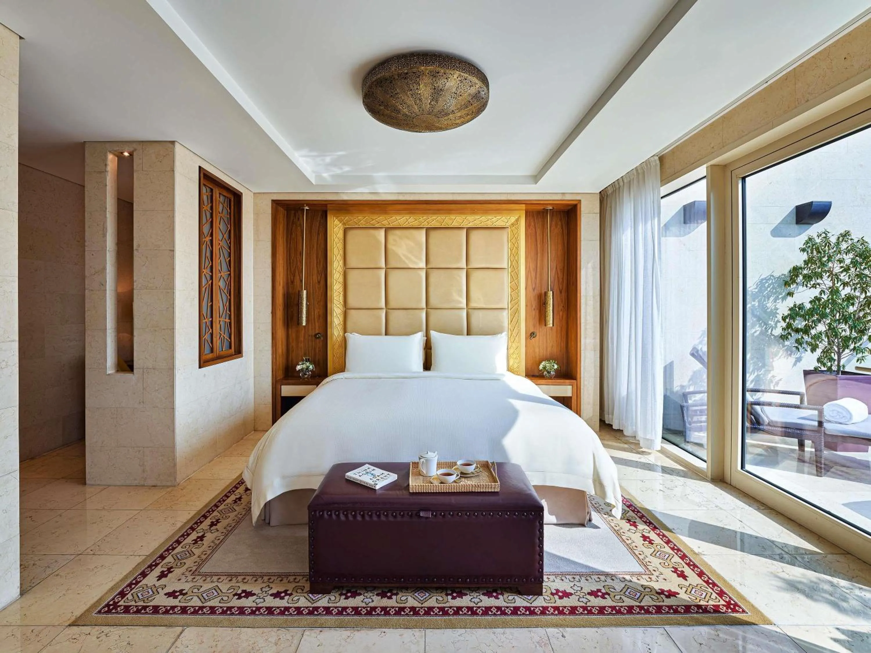 Bedroom, Bed in Raffles Dubai