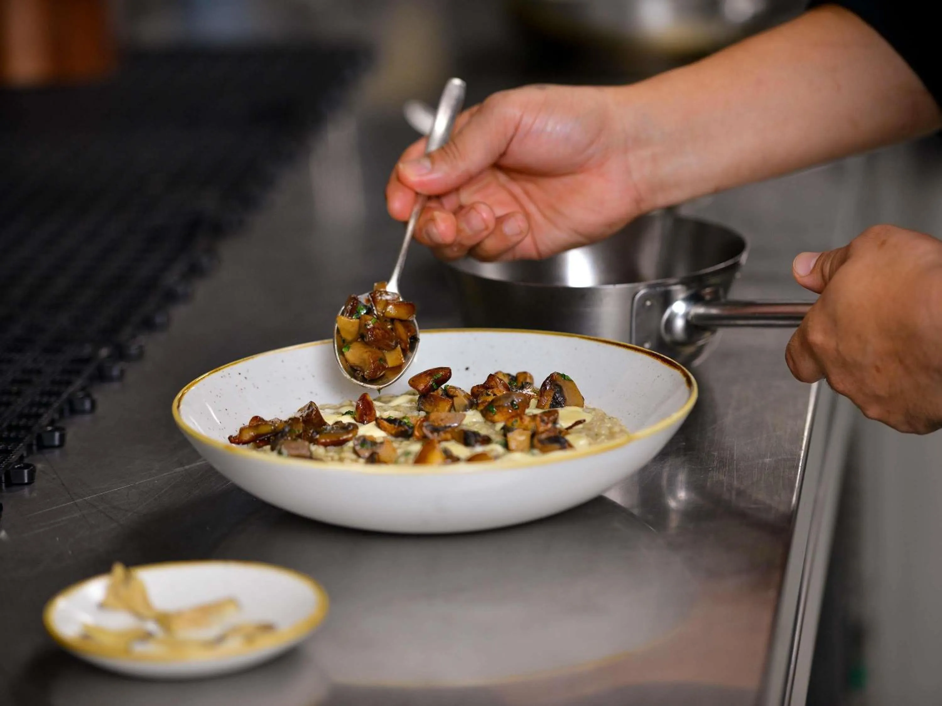 Restaurant/places to eat in Raffles Dubai