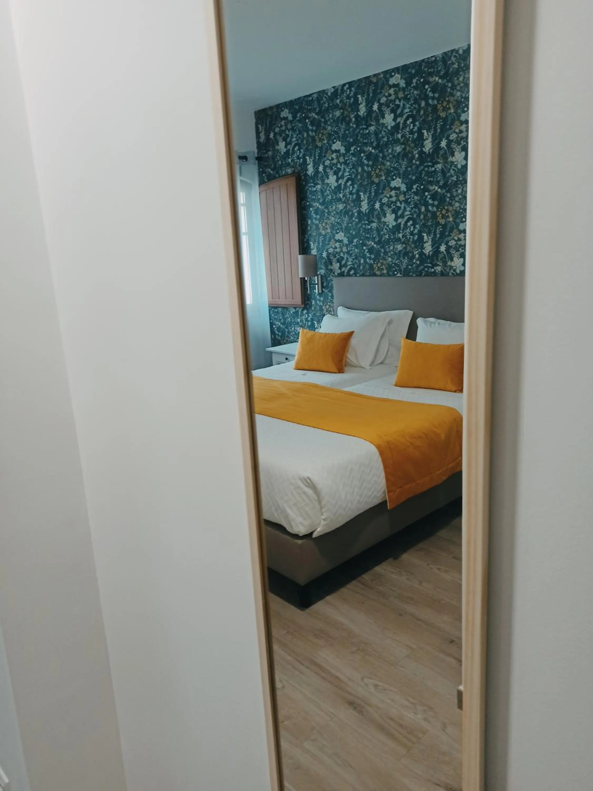 Bedroom, Bed in Porto D'Abrigo - Alojamento Local