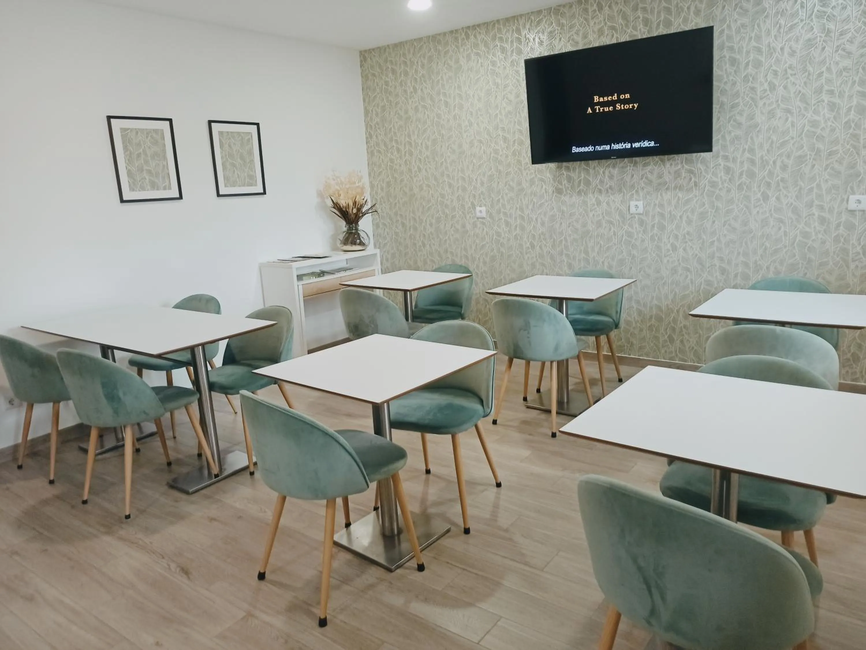 Living room in Porto D'Abrigo - Alojamento Local