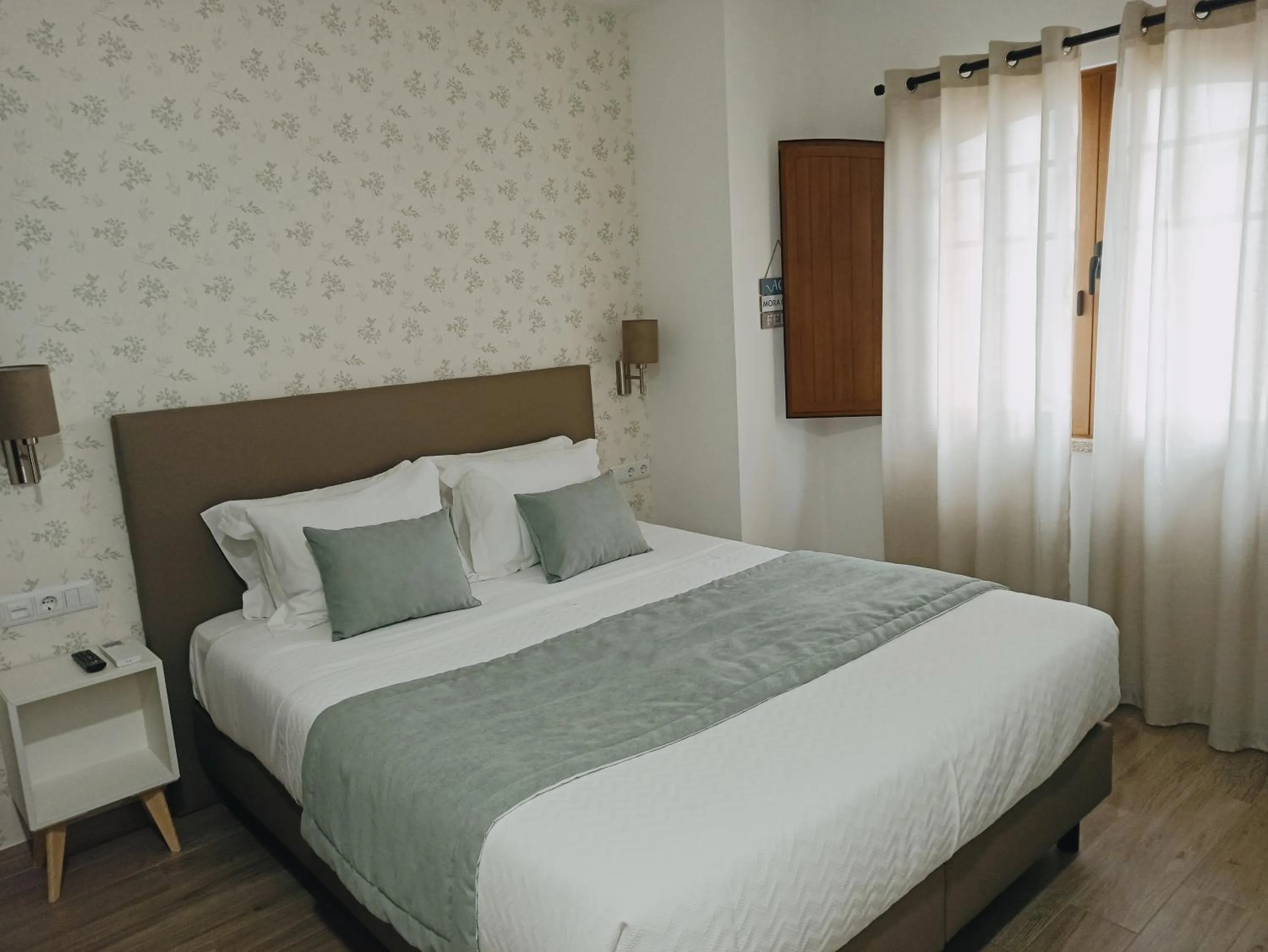 Bedroom, Bed in Porto D'Abrigo - Alojamento Local