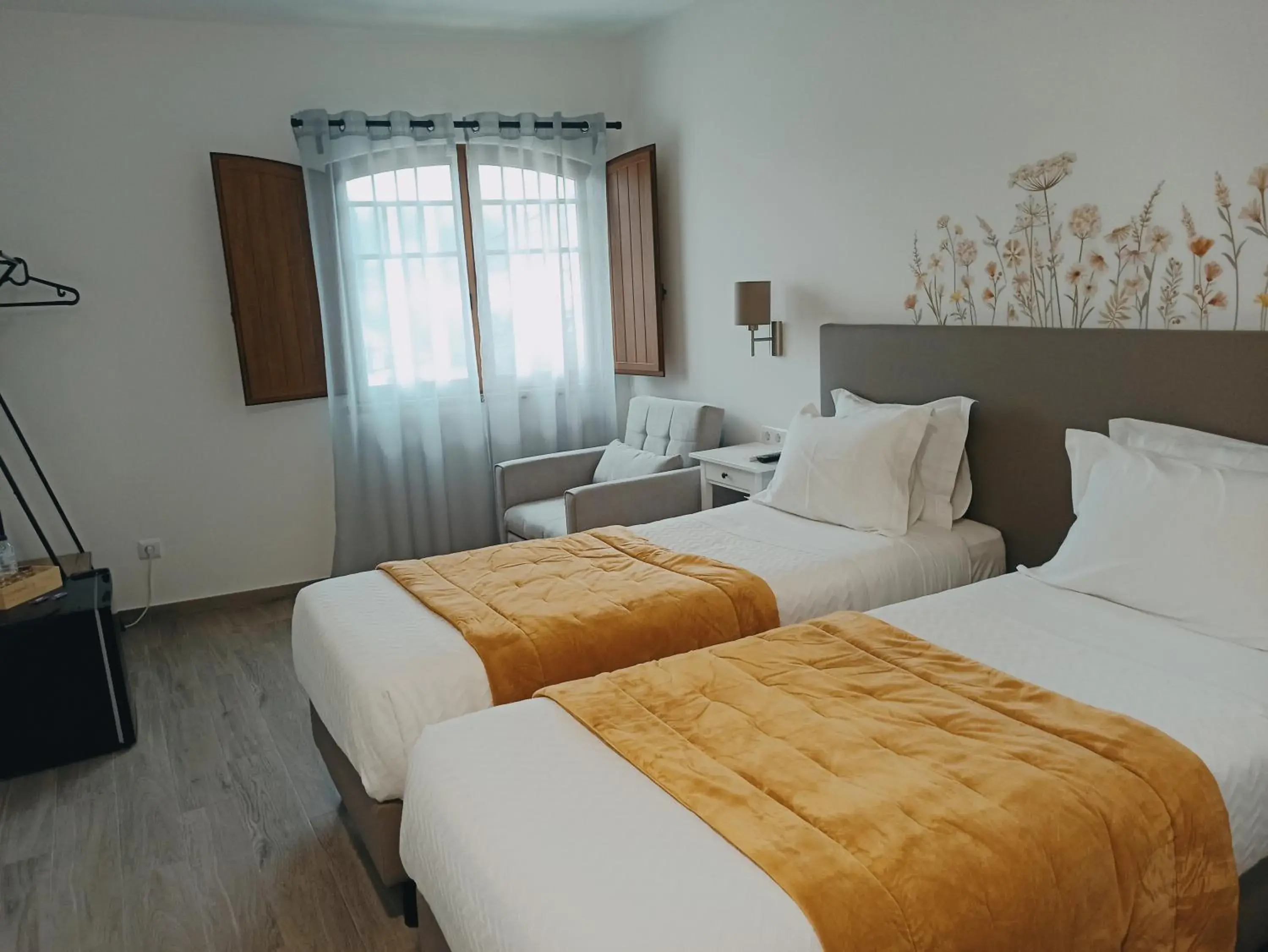 Deluxe Twin Room in Porto D'Abrigo - Alojamento Local Deluxe Twin Room in Porto D'Abrigo - Alojamento Local