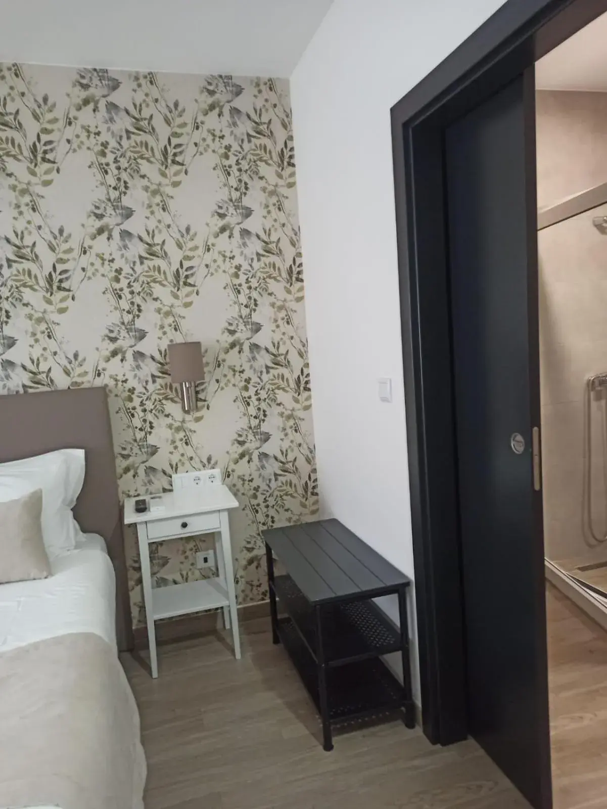 Double Room - single occupancy in Porto D'Abrigo - Alojamento Local Double Room - single occupancy in Porto D'Abrigo - Alojamento Local