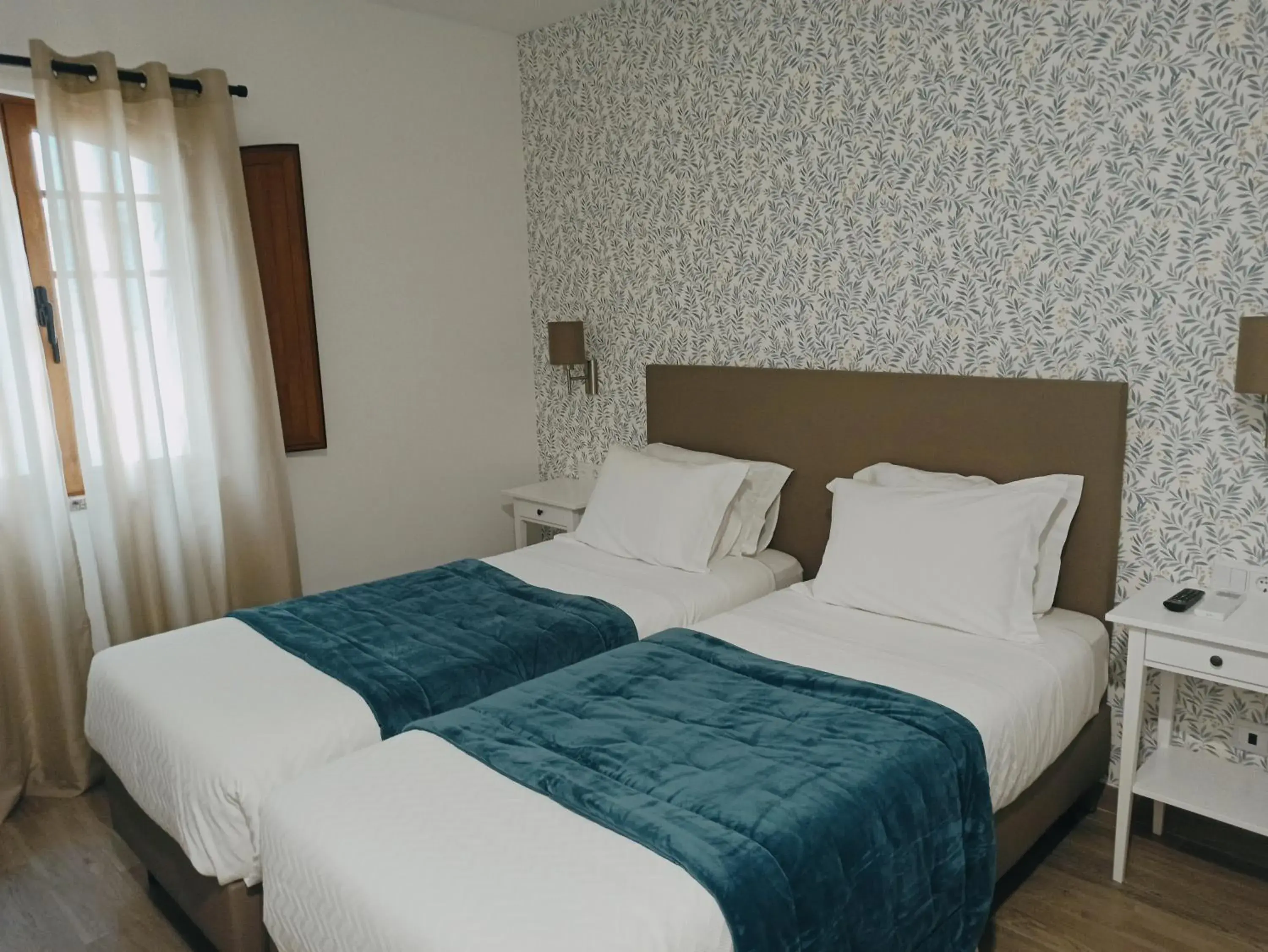 Twin Room - single occupancy in Porto D'Abrigo - Alojamento Local Twin Room - single occupancy in Porto D'Abrigo - Alojamento Local