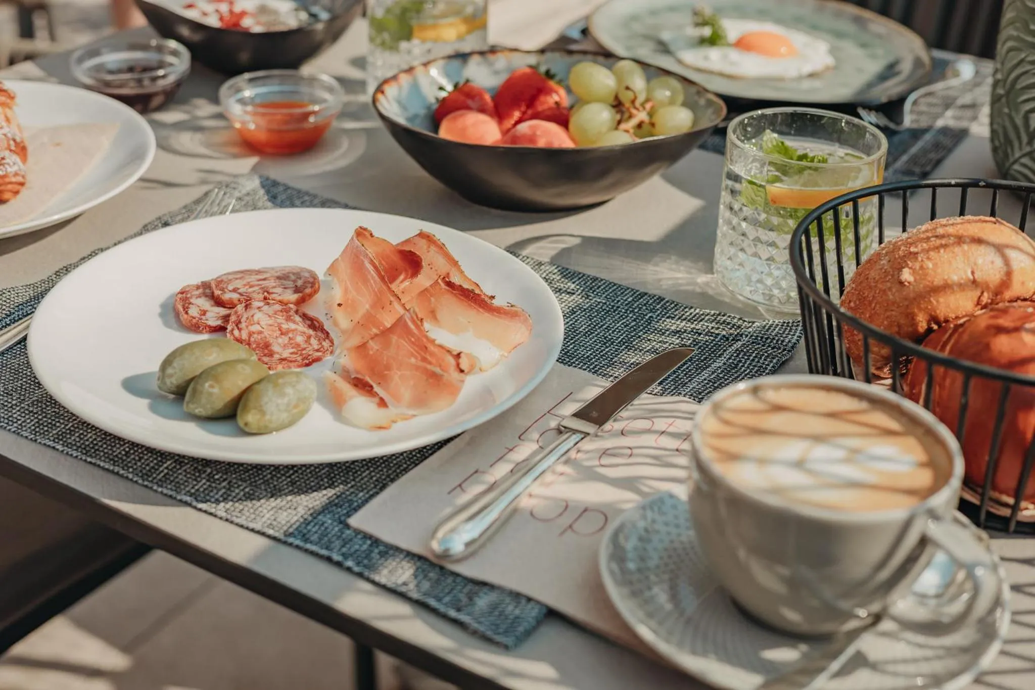Restaurant/places to eat in Hotel Lisetta