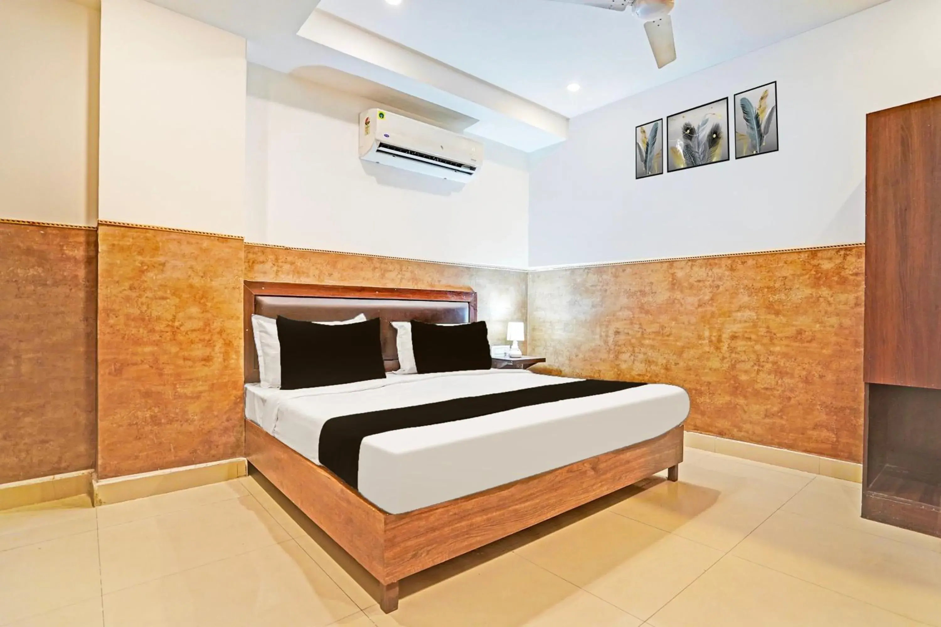 Bedroom, Bed in Super Collection O Tilak Nagar Near Pacific Mall Bedroom, Bed in Super Collection O Tilak Nagar Near Pacific Mall