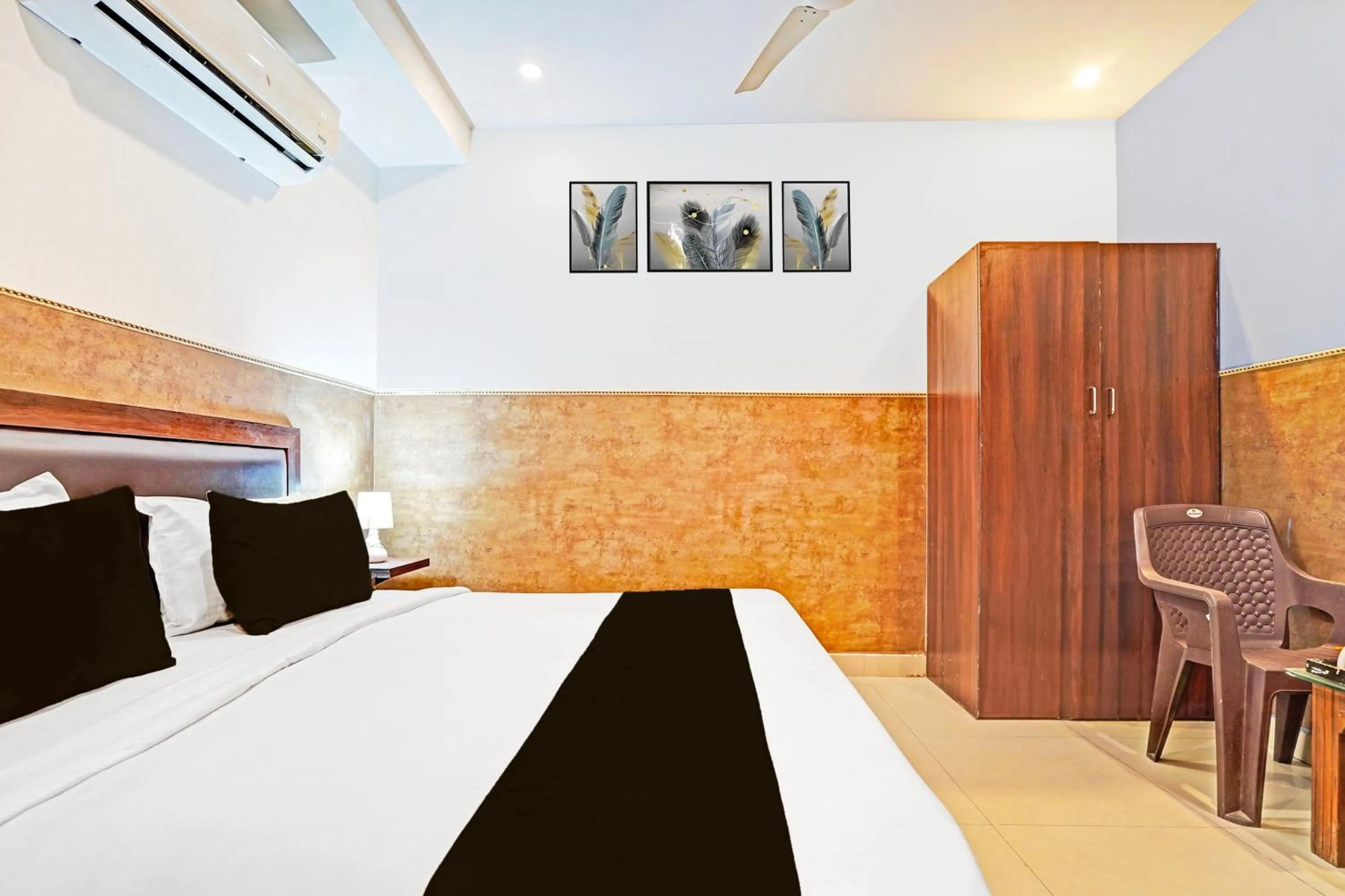 Bedroom, Bed in Super Collection O Tilak Nagar Near Pacific Mall