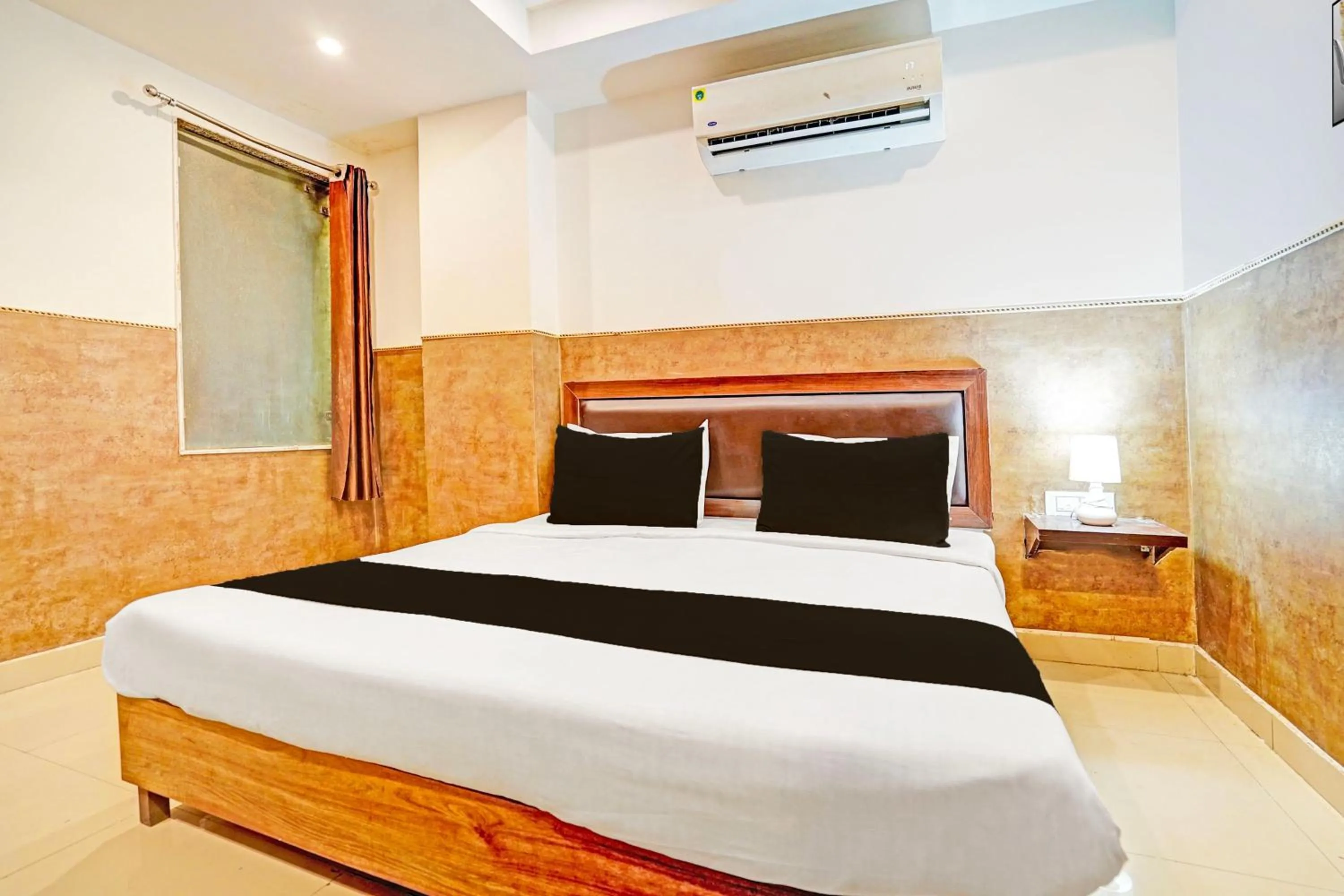 Bedroom, Bed in Super Collection O Tilak Nagar Near Pacific Mall