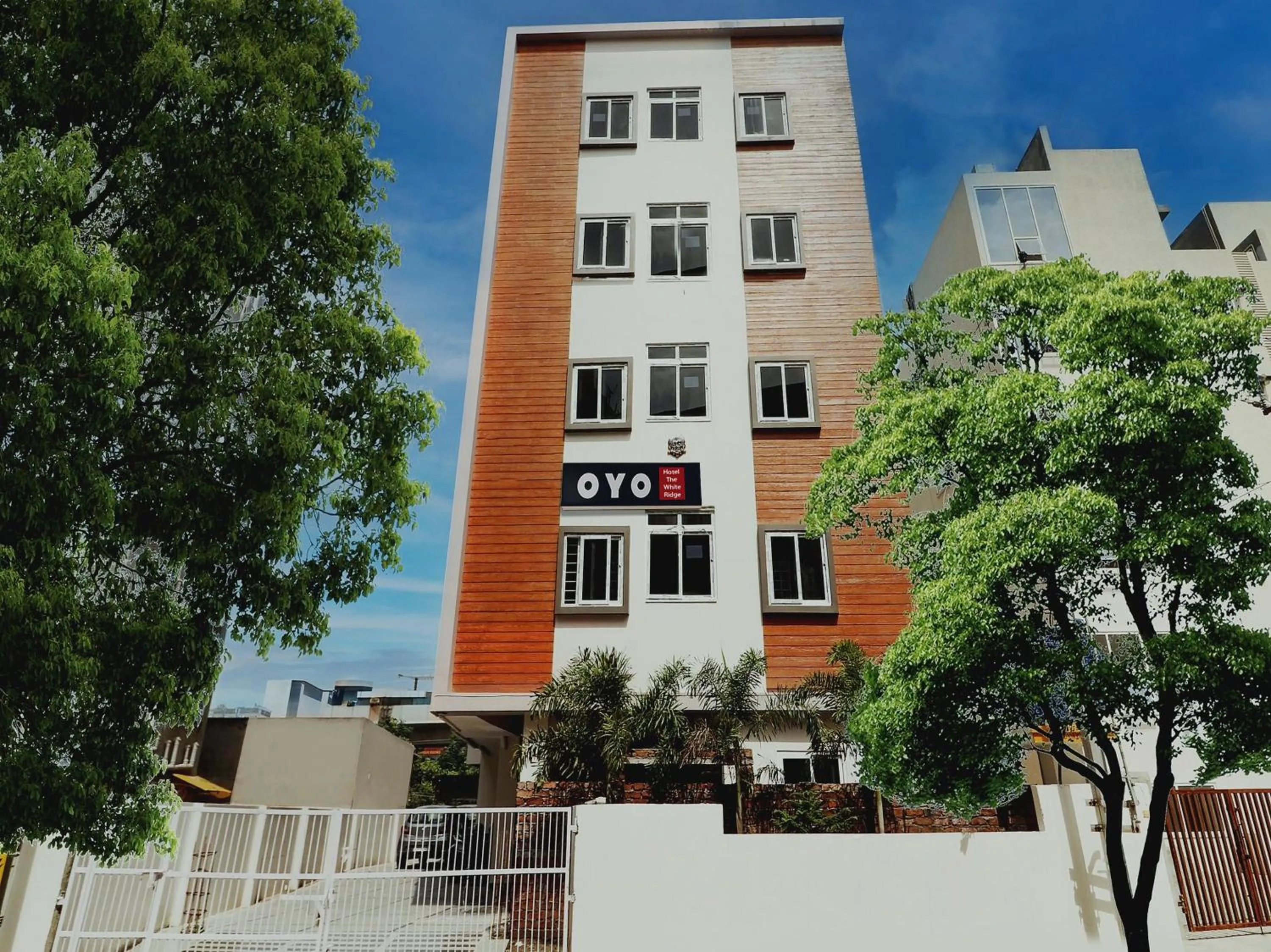 Facade/entrance in Hotel O White Ridge