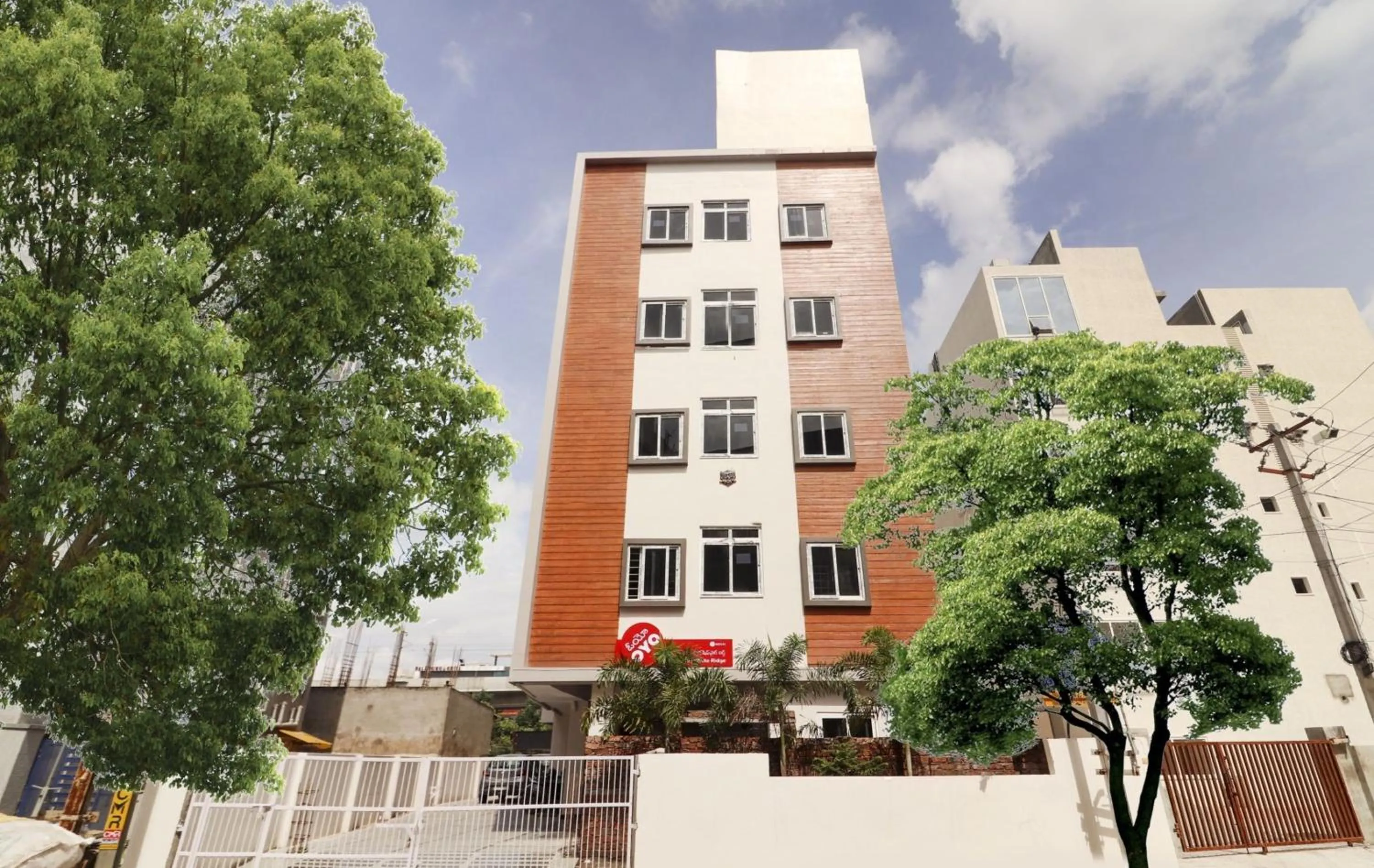 Facade/entrance in Hotel O White Ridge