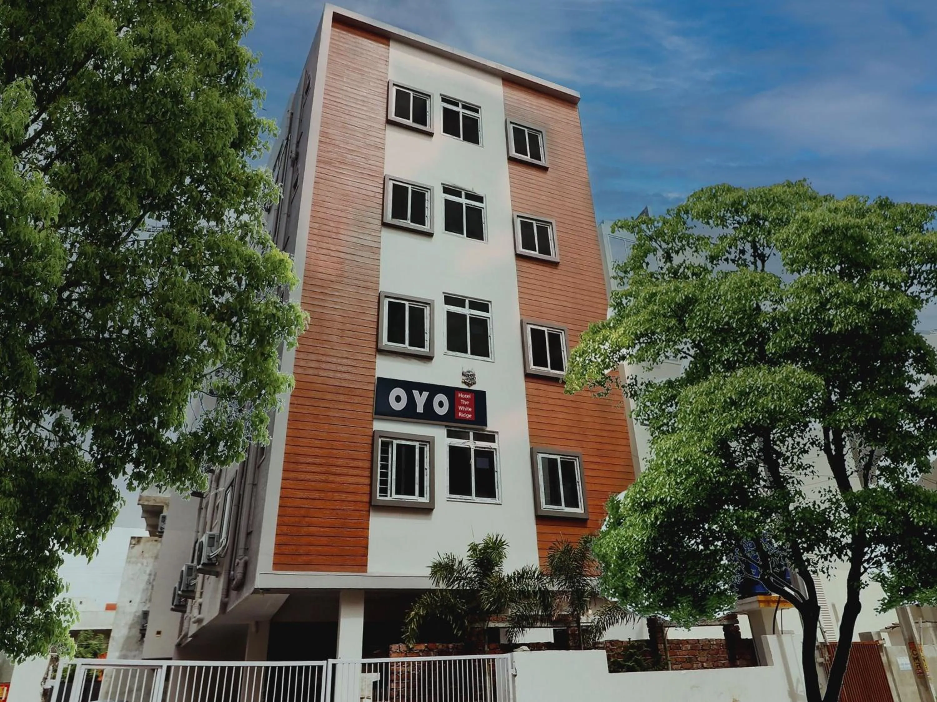 Facade/entrance in Hotel O White Ridge