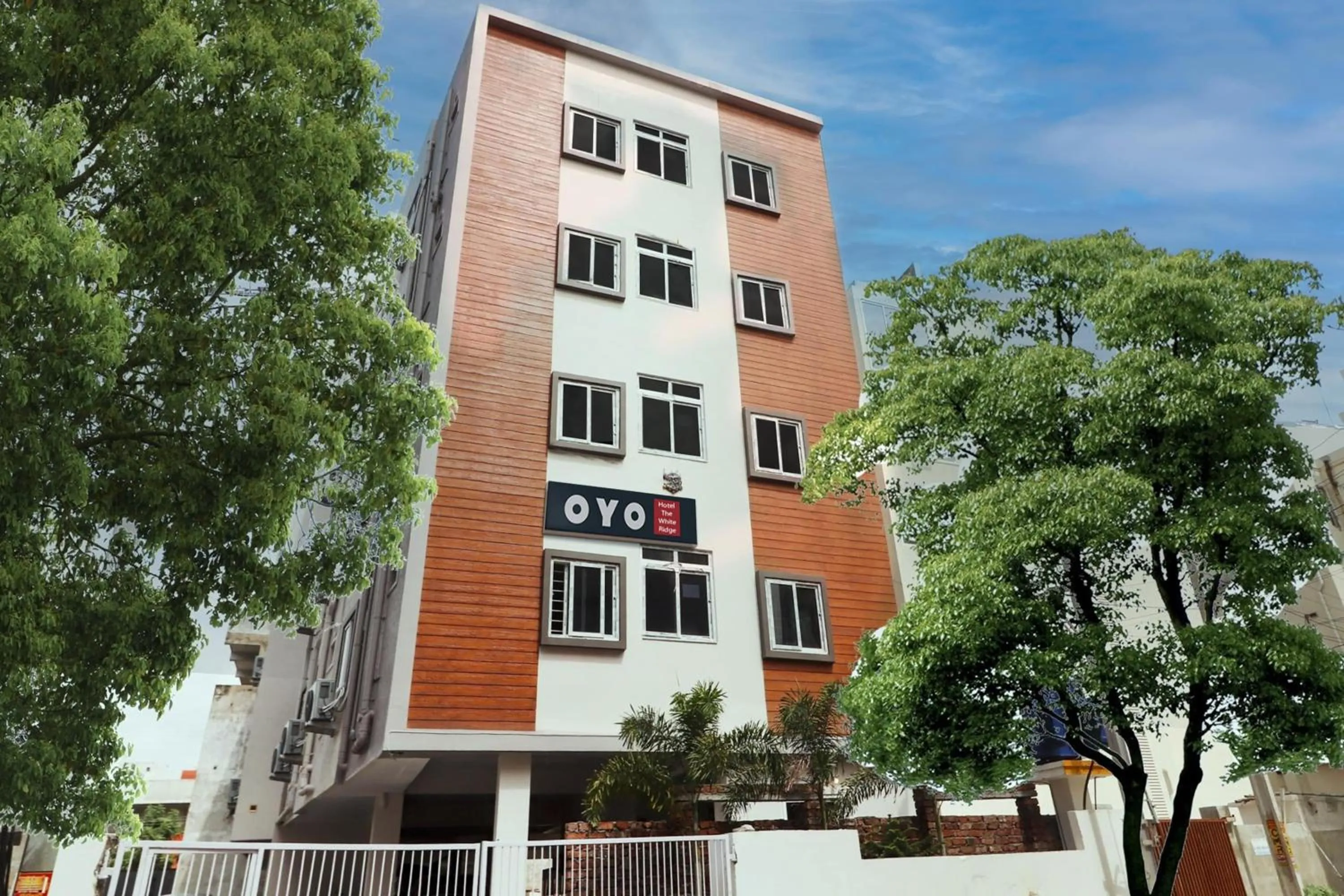 Facade/entrance in Hotel O White Ridge