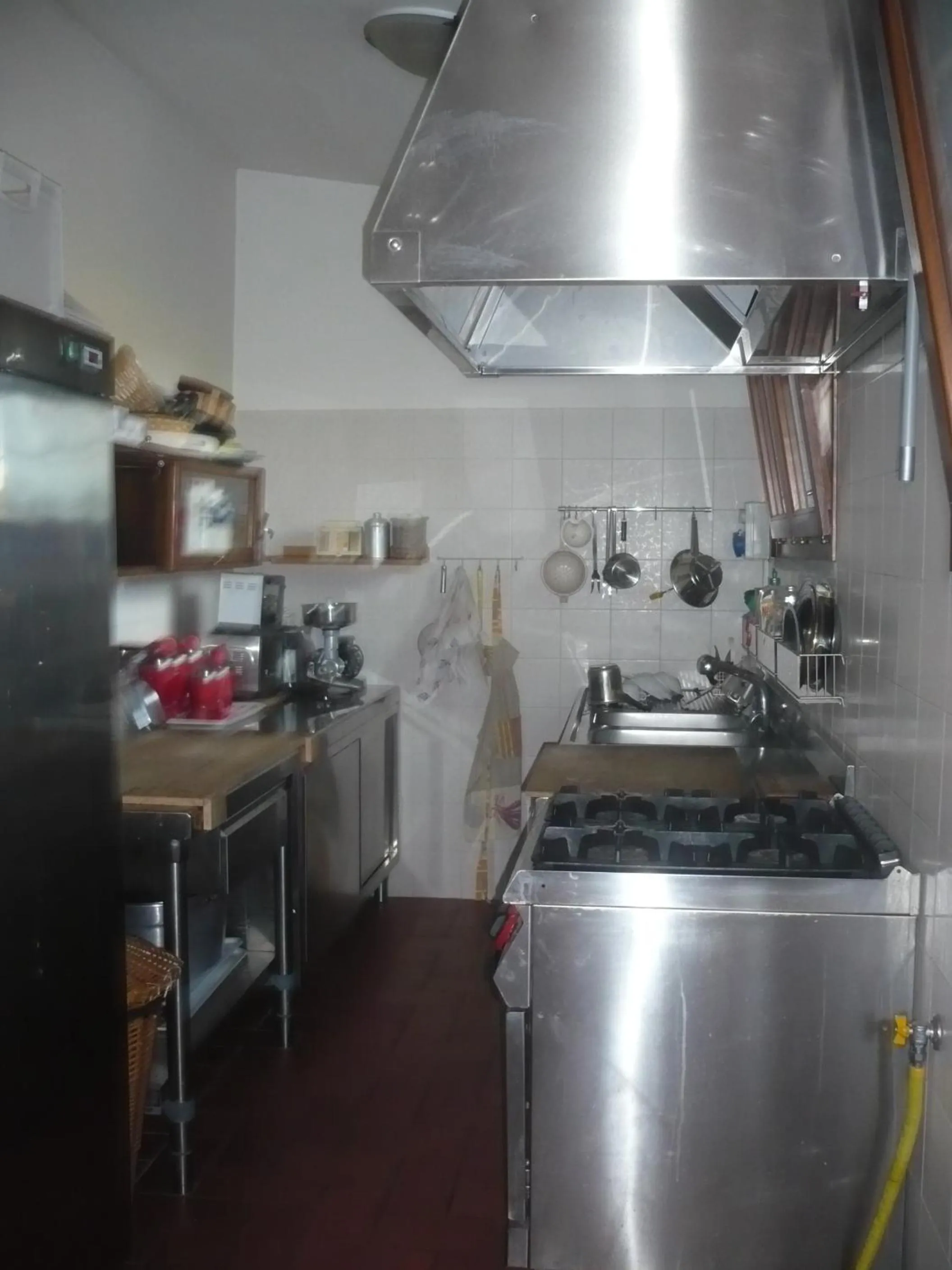 Communal kitchen in Il Baffetto B&B