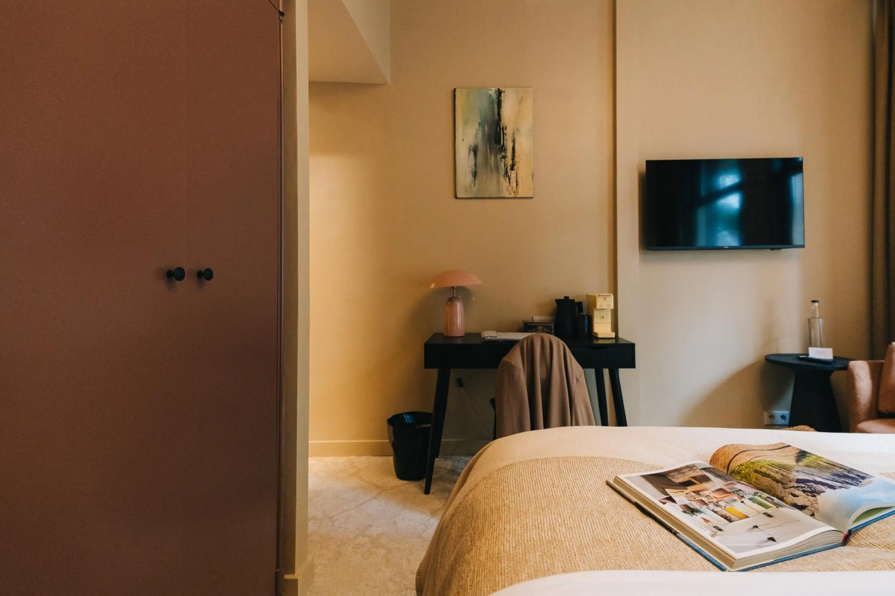 TV and multimedia, Bed in Hotel Omega