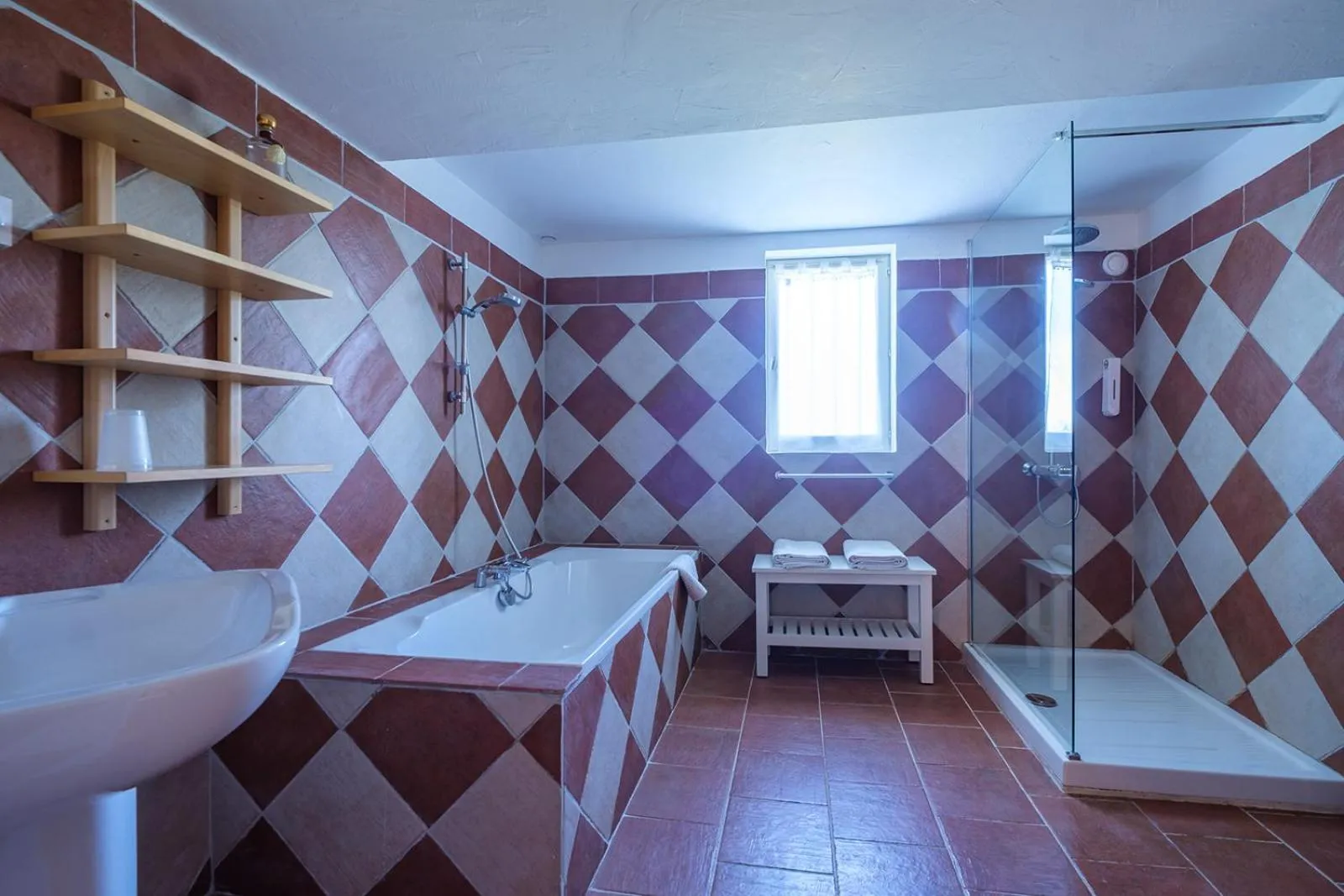 Bathroom, Bed in LE MAS DES FLANERAIES