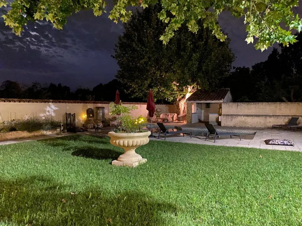 Garden in LE MAS DES FLANERAIES