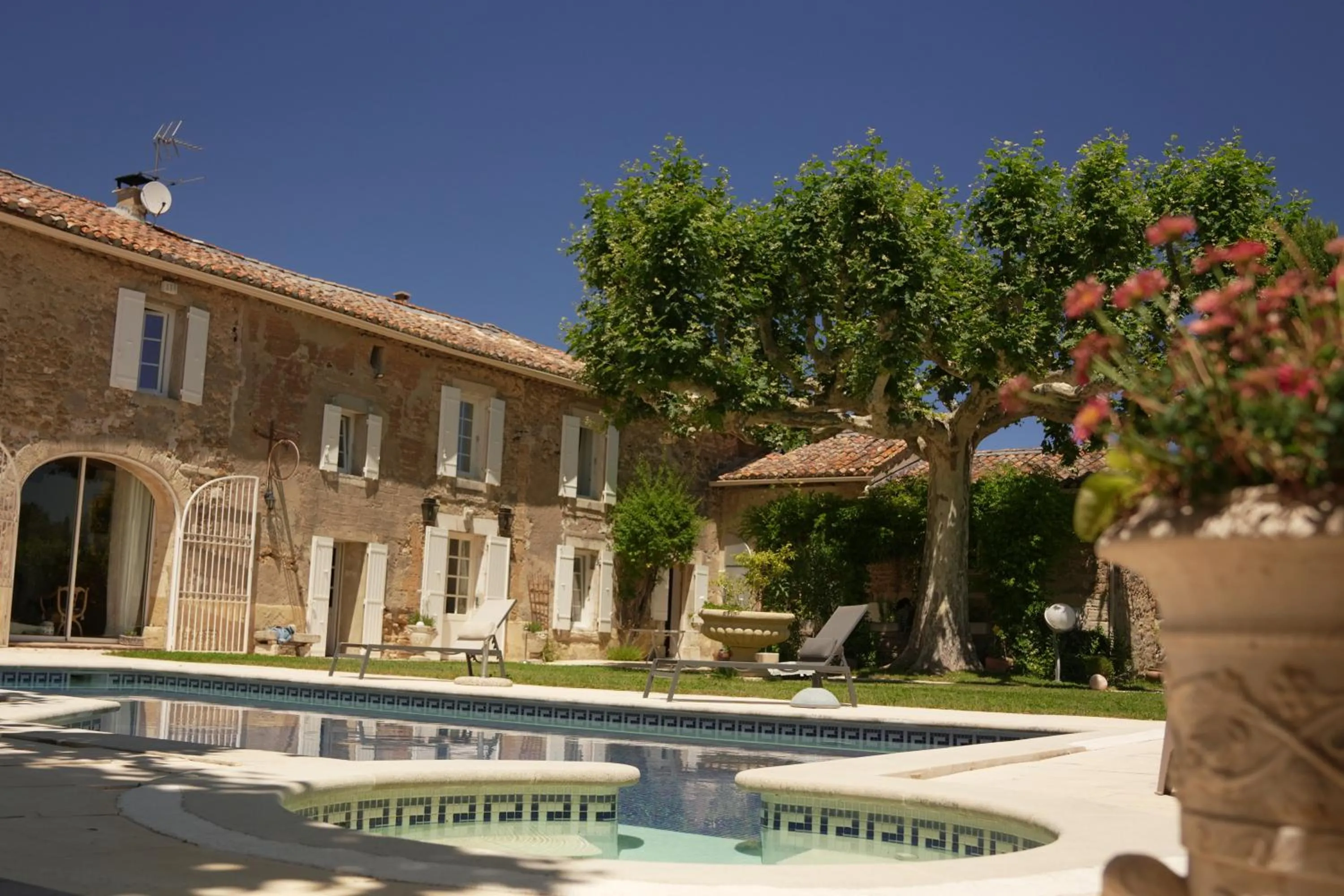 LE MAS DES FLANERAIES