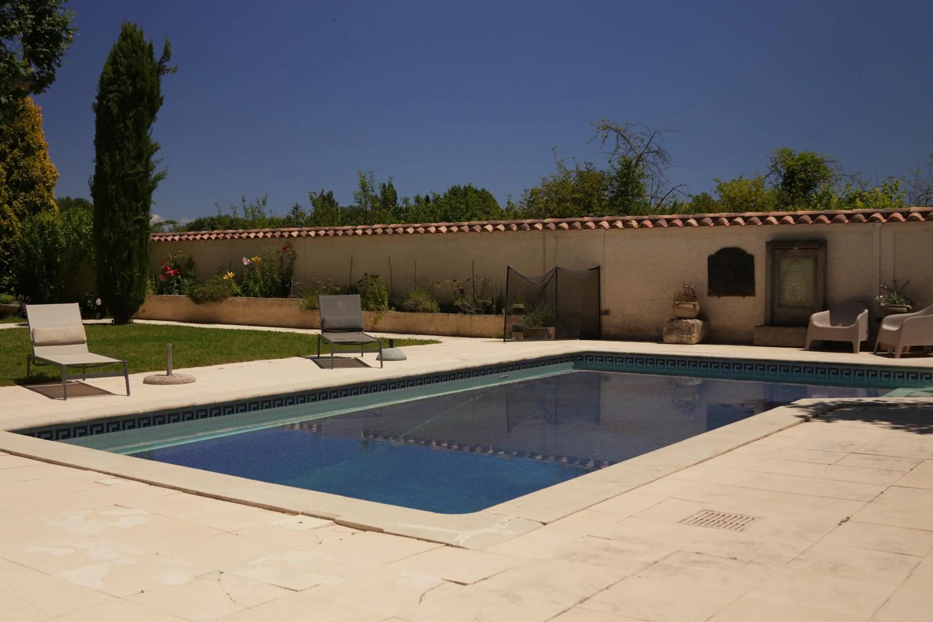 Swimming pool in LE MAS DES FLANERAIES