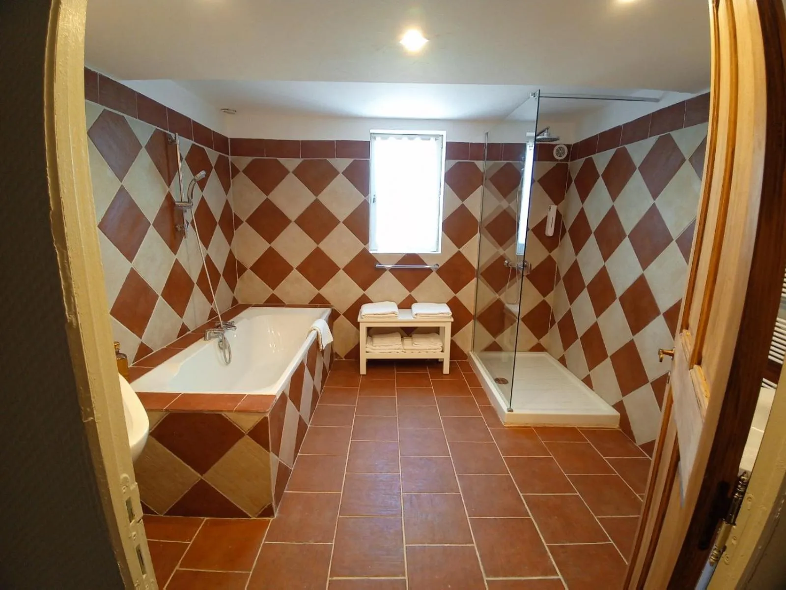 Bathroom in LE MAS DES FLANERAIES