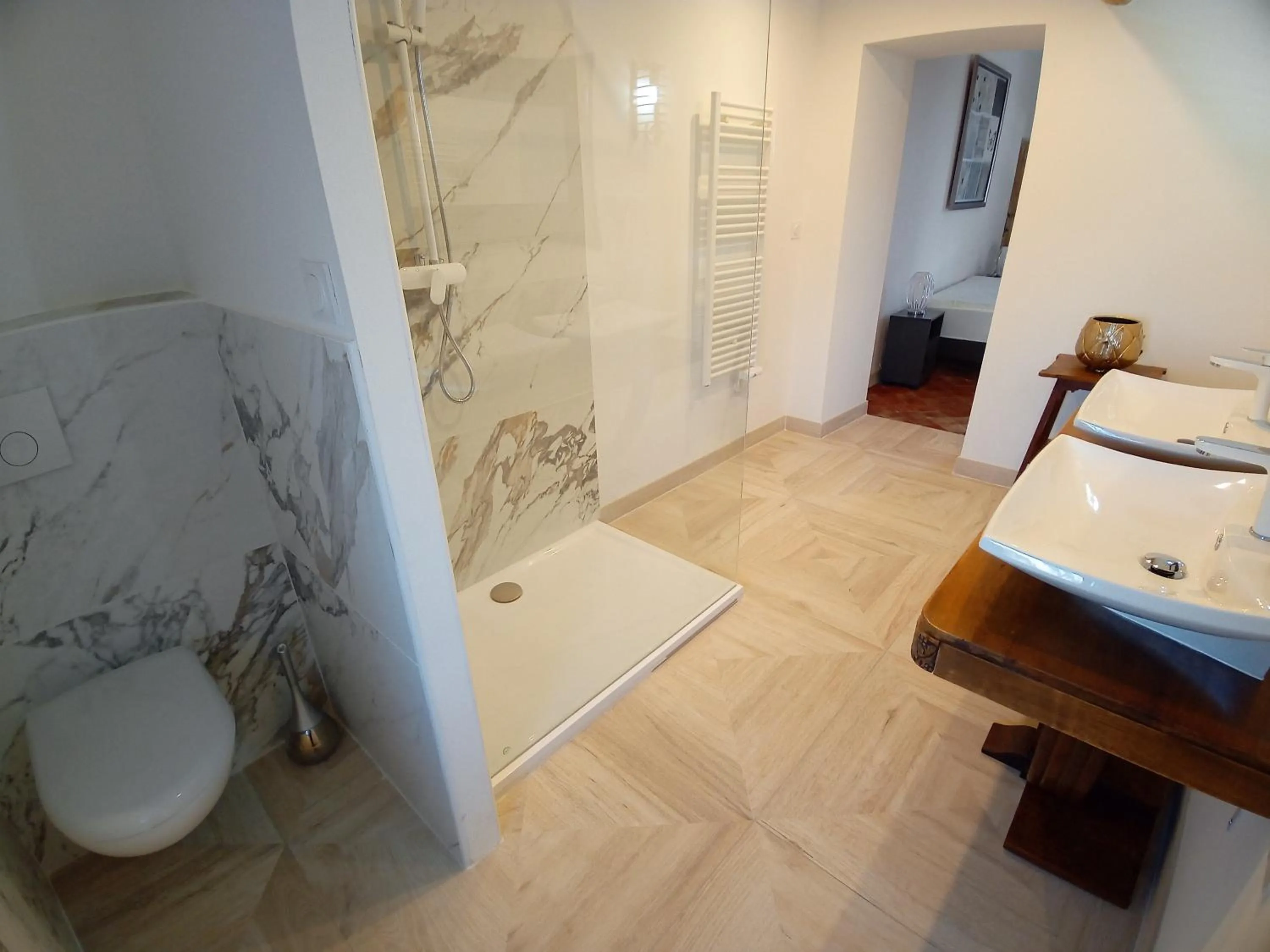 Bathroom in LE MAS DES FLANERAIES