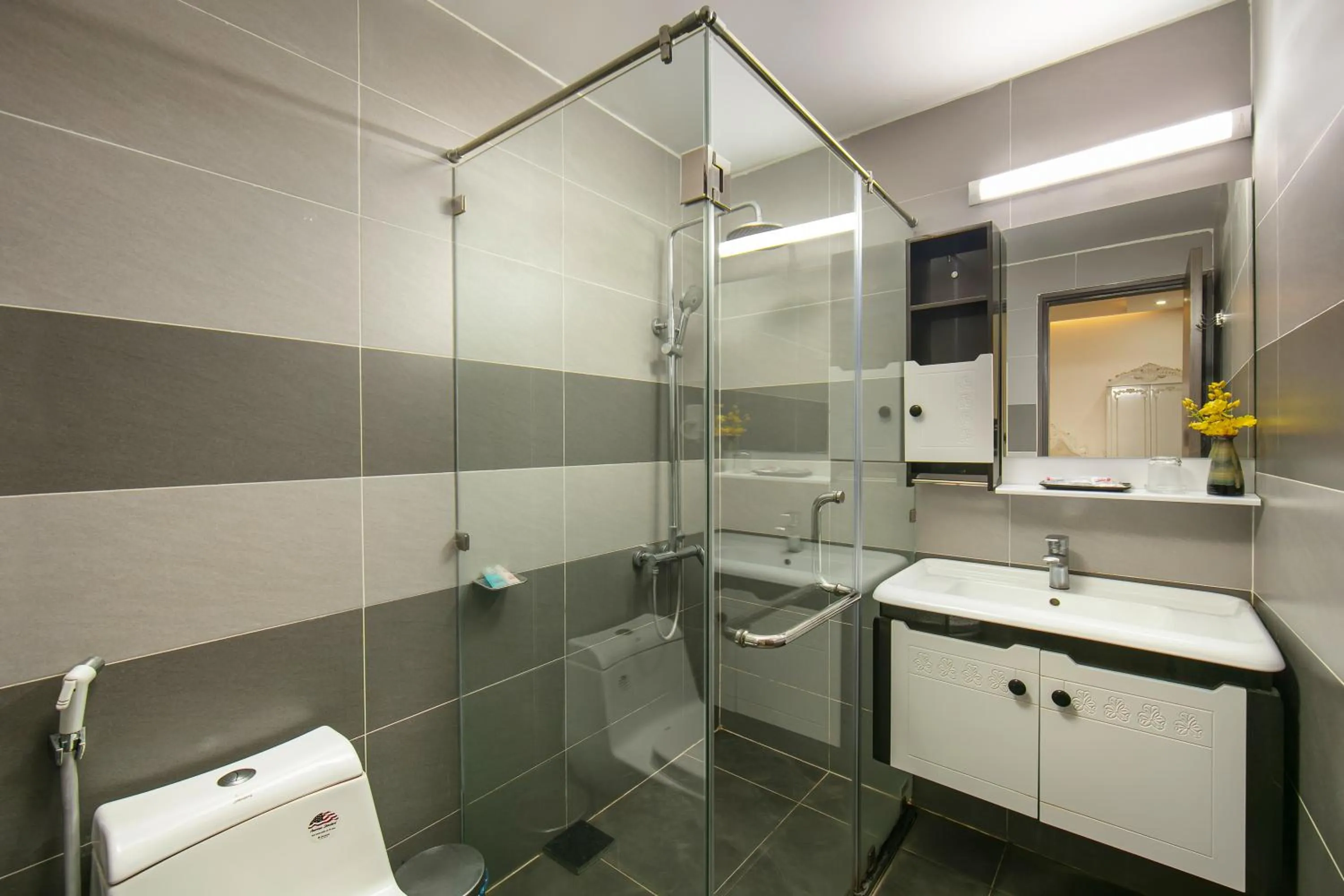 Bathroom in Hanoi Kingly Hotel