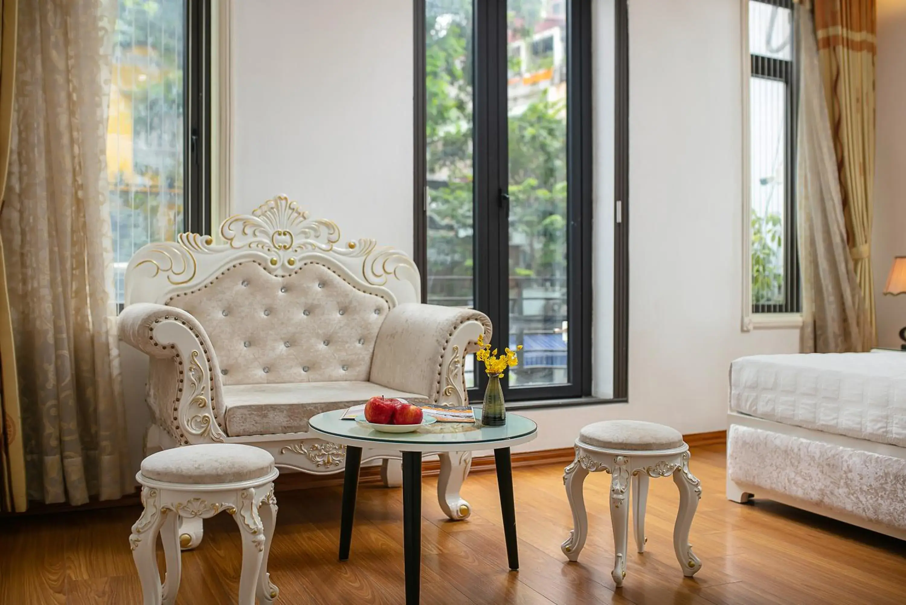 Seating area, Bed in Hanoi Kingly Hotel Seating area, Bed in Hanoi Kingly Hotel