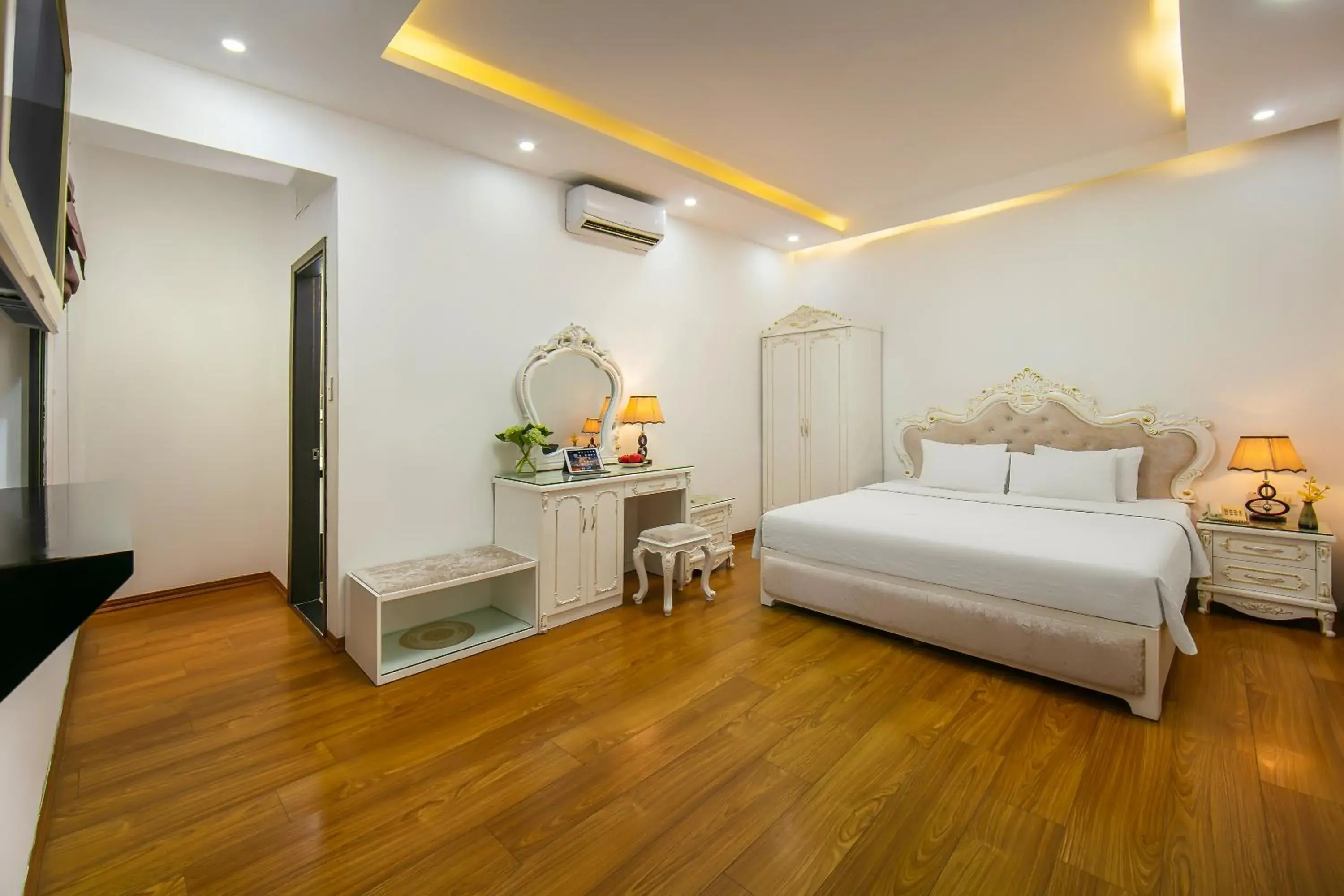 Standard Double or Twin Room in Hanoi Kingly Hotel Standard Double or Twin Room in Hanoi Kingly Hotel