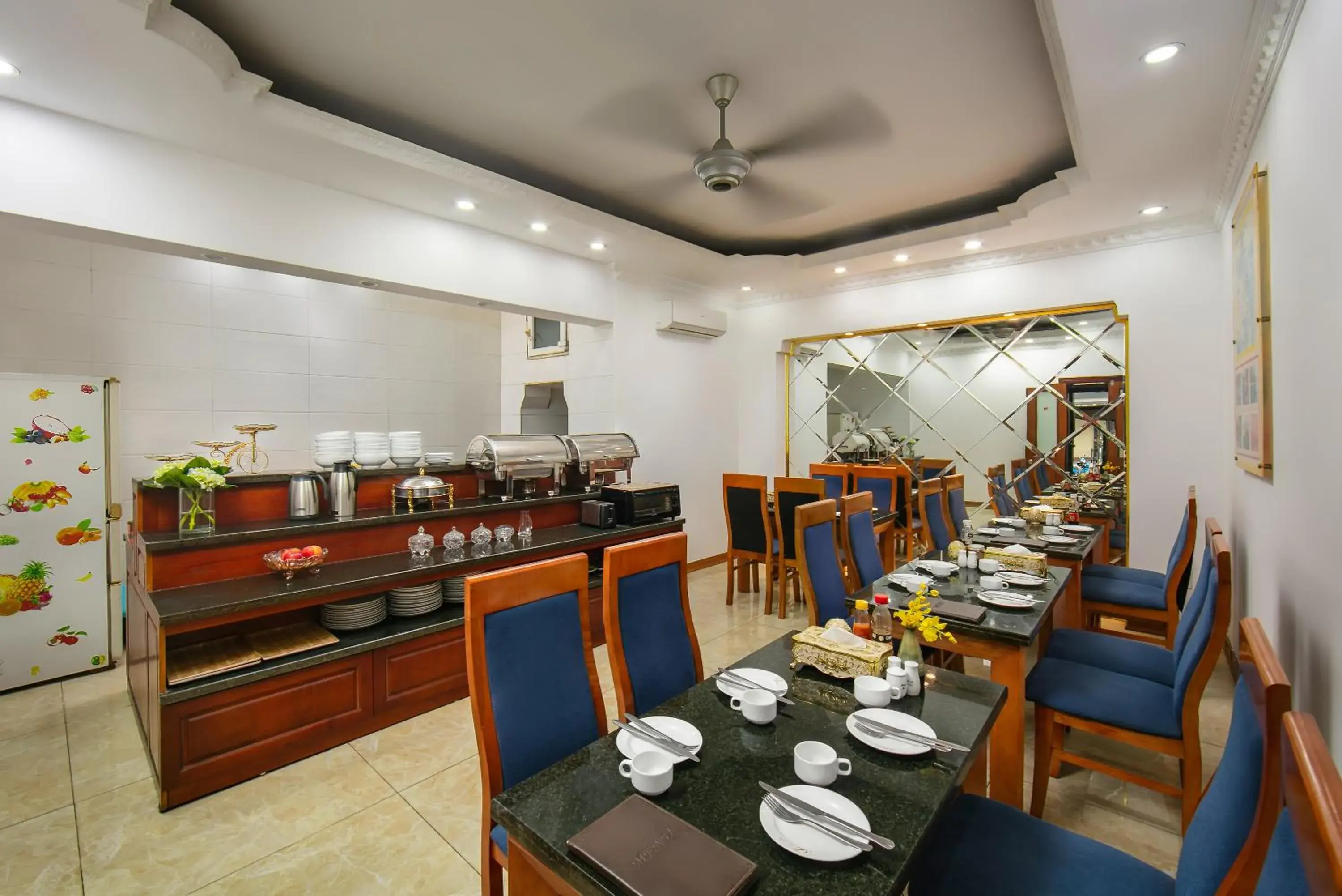 Restaurant/places to eat in Hanoi Kingly Hotel Restaurant/places to eat in Hanoi Kingly Hotel