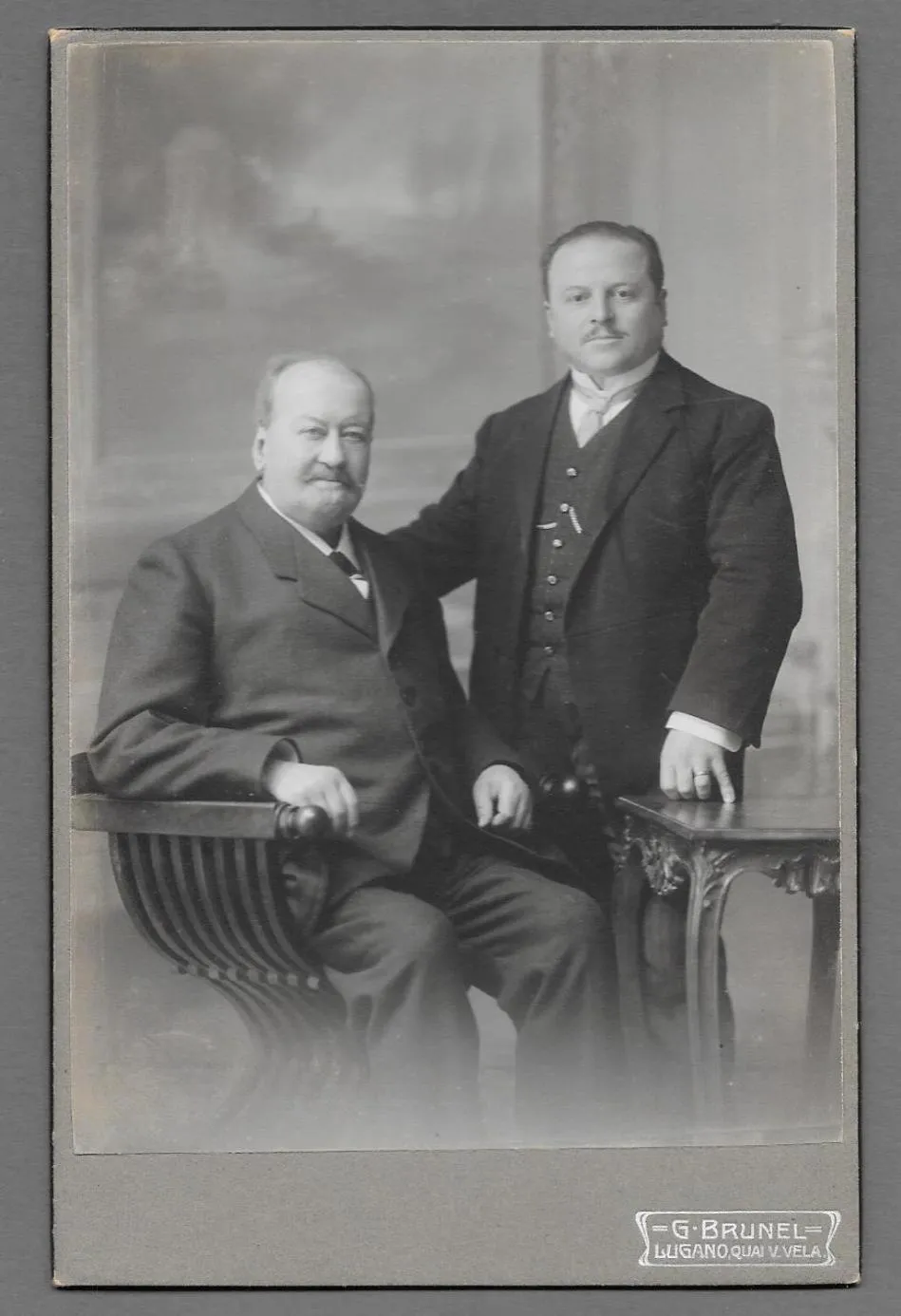 Logo/Certificate/Sign in Hotel Walter Au Lac