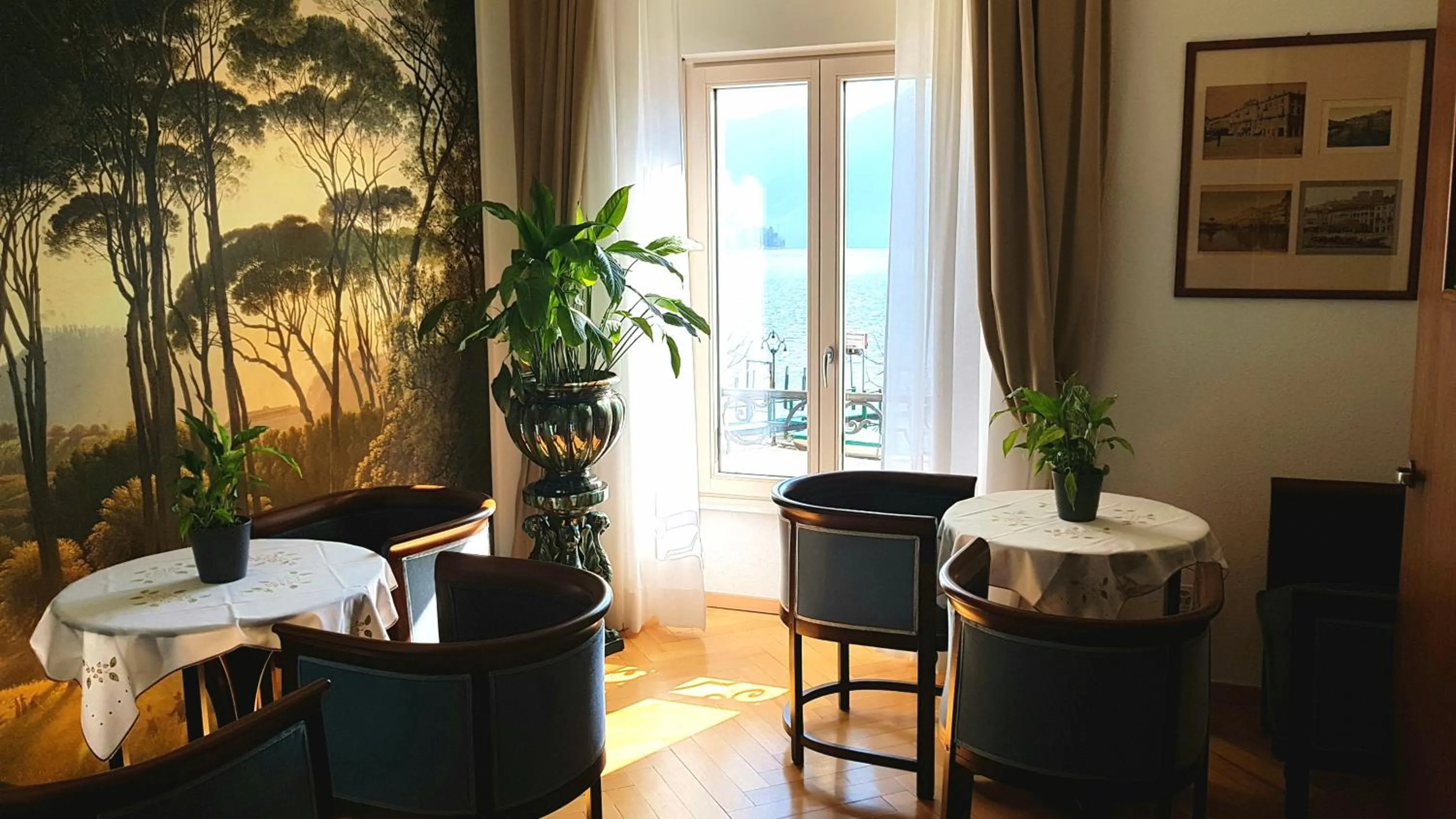 Communal lounge/ TV room in Hotel Walter Au Lac