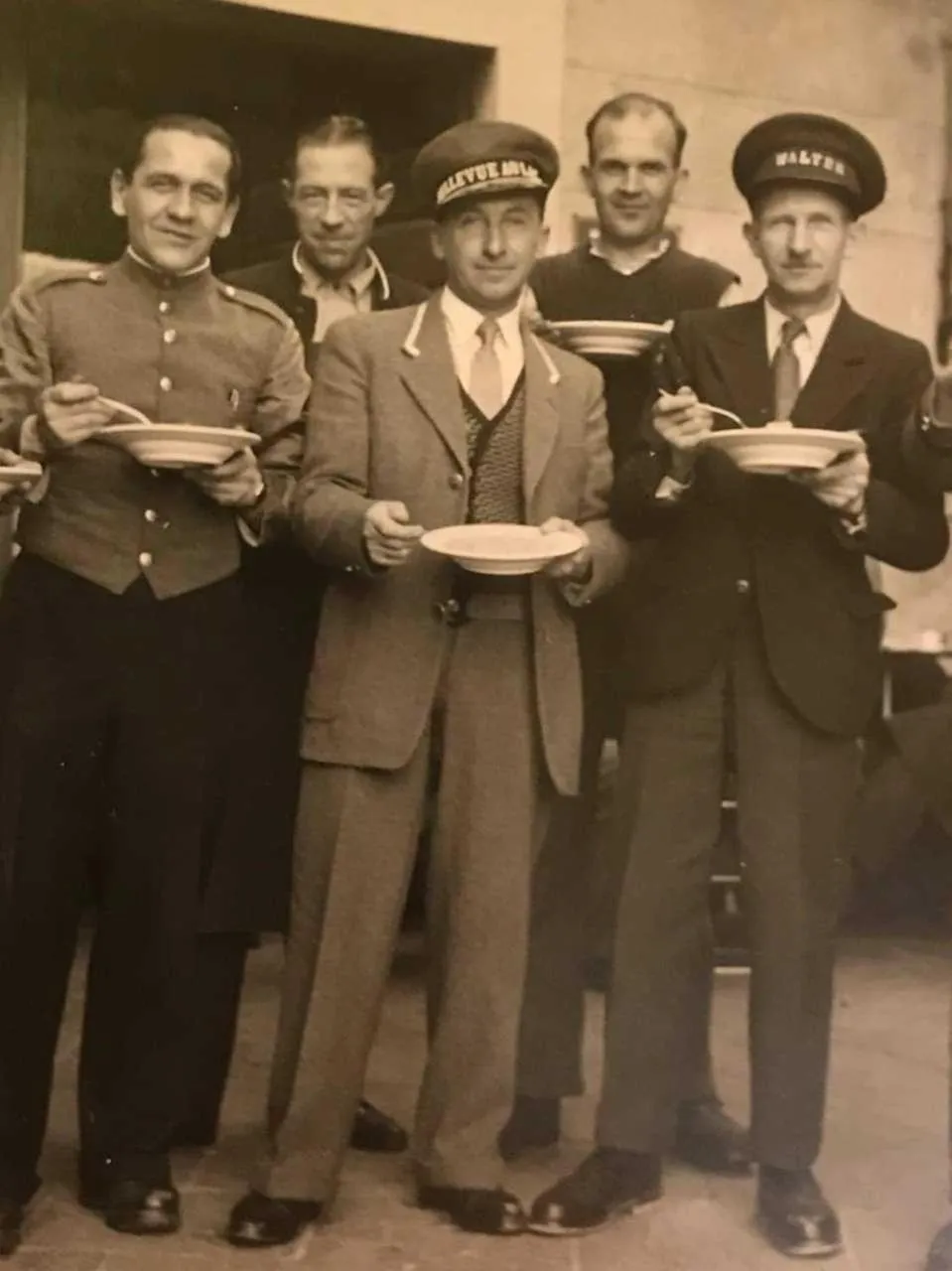 Logo/Certificate/Sign in Hotel Walter Au Lac