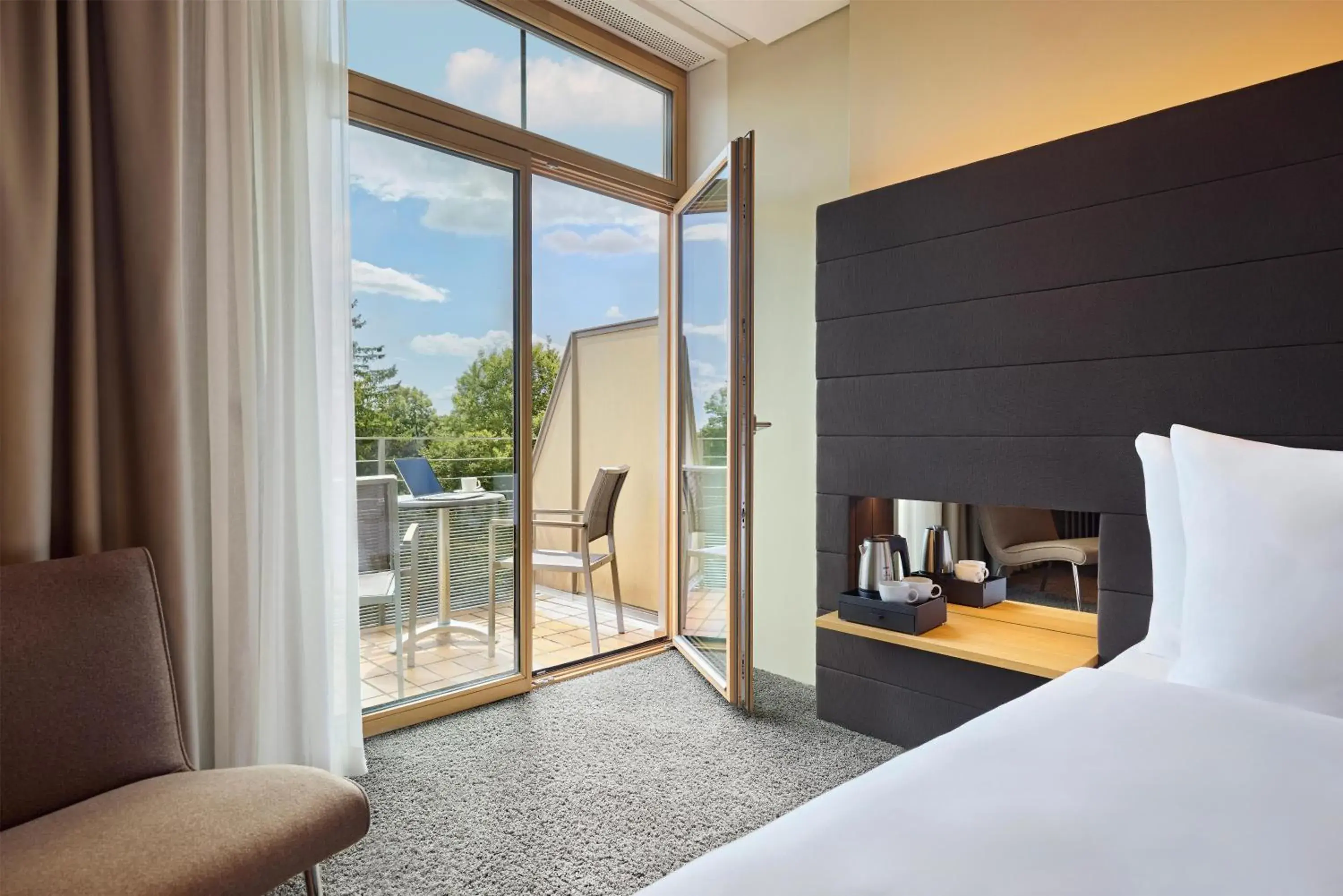 Deluxe Double Room with Balcony in Dorint Parkhotel Jordanbad Deluxe Double Room with Balcony in Dorint Parkhotel Jordanbad