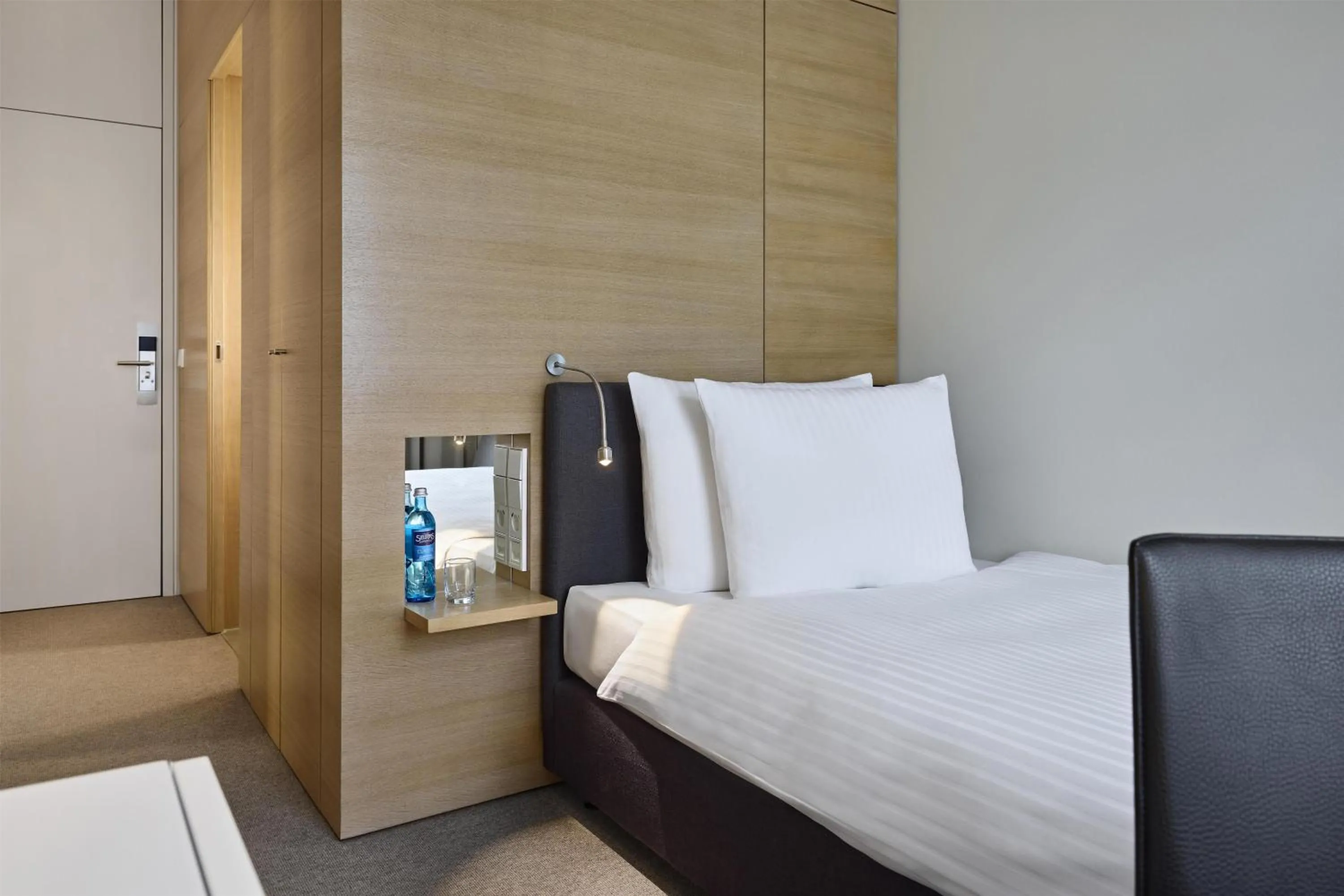 Bedroom, Bed in Dorint Parkhotel Jordanbad