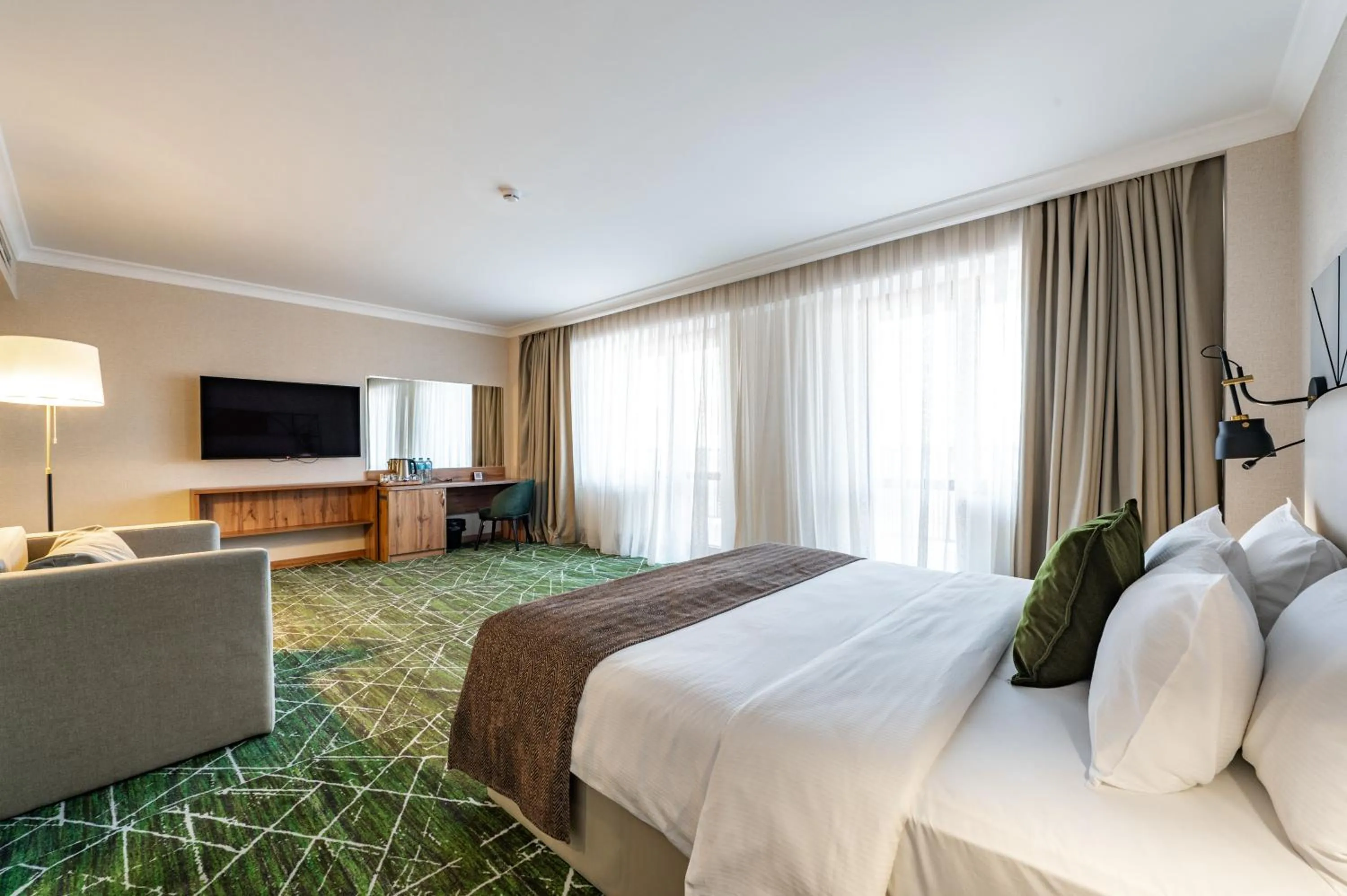 TV and multimedia, Bed in Wyndham Garden Burabay