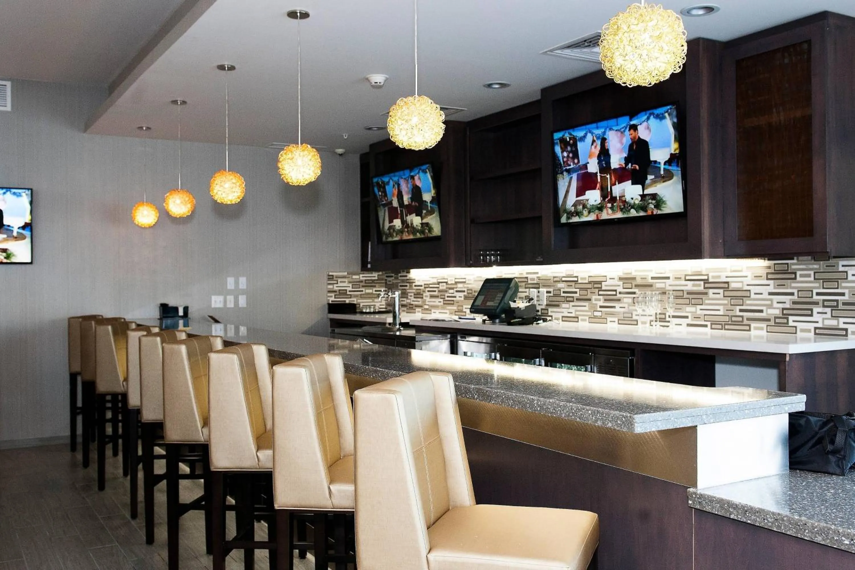 Lounge or bar in SpringHill Suites By Marriott Wrentham Plainville