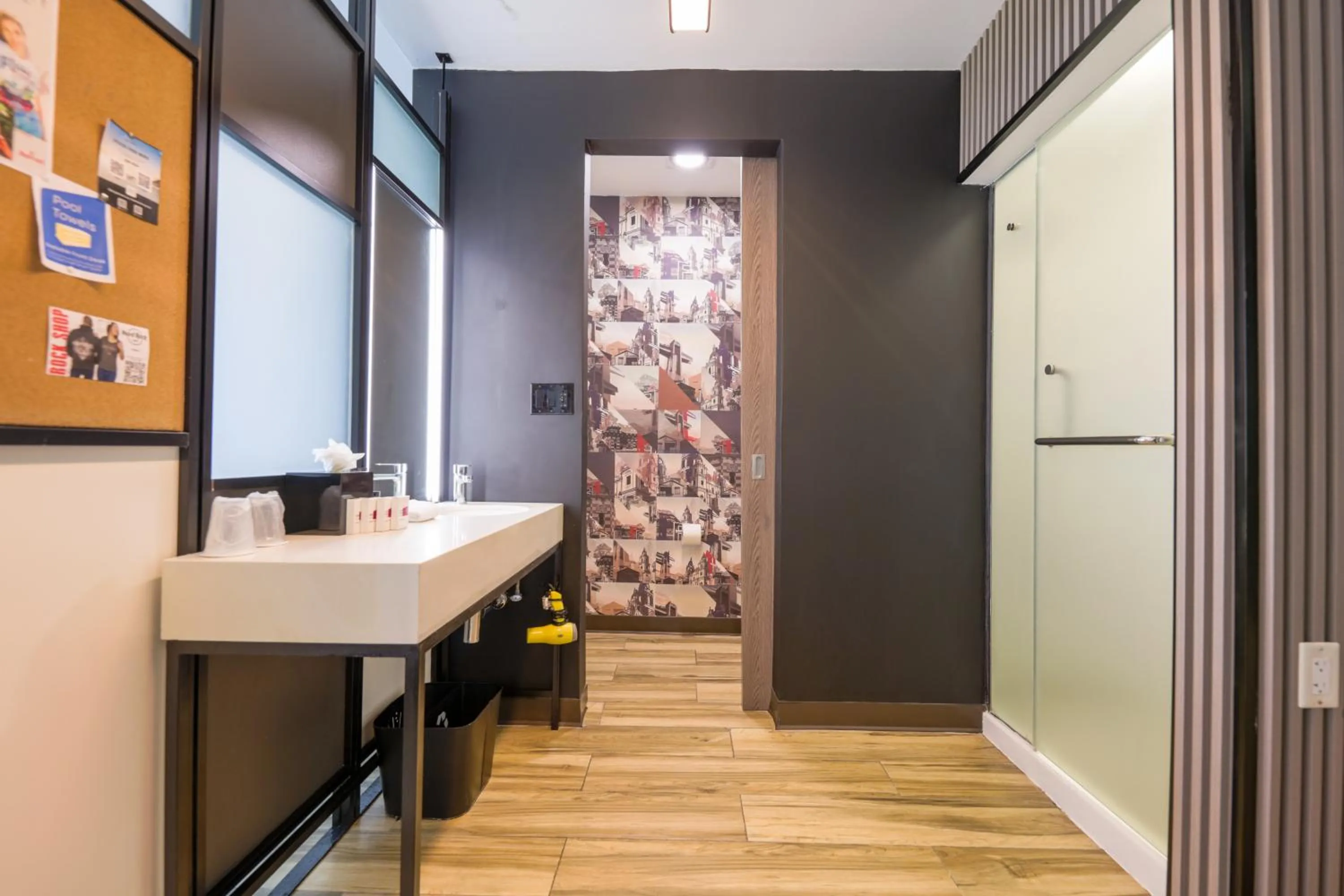 Shower in Aloft Ponce Hotel & Casino