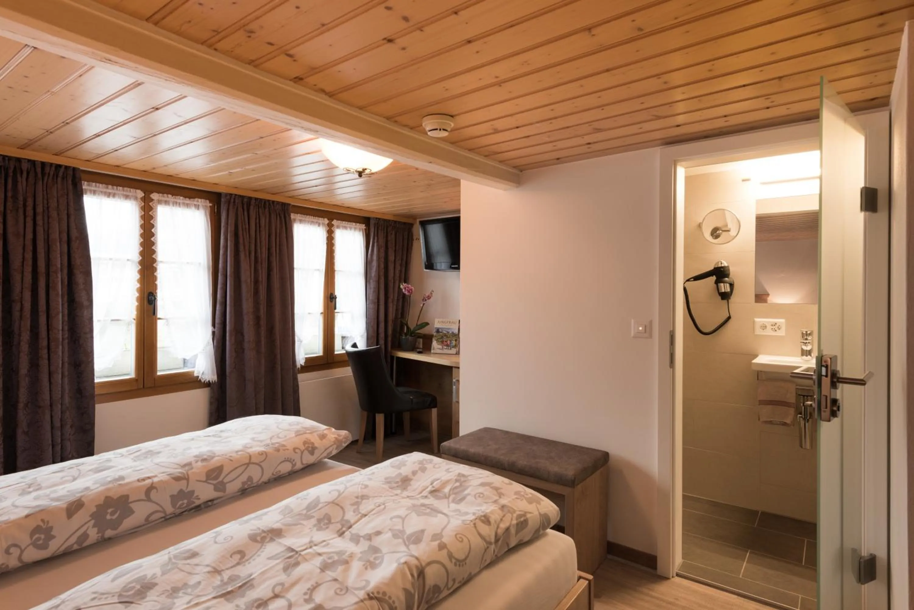 Photo of the whole room, Bed in Hotel Restaurant Hirschen