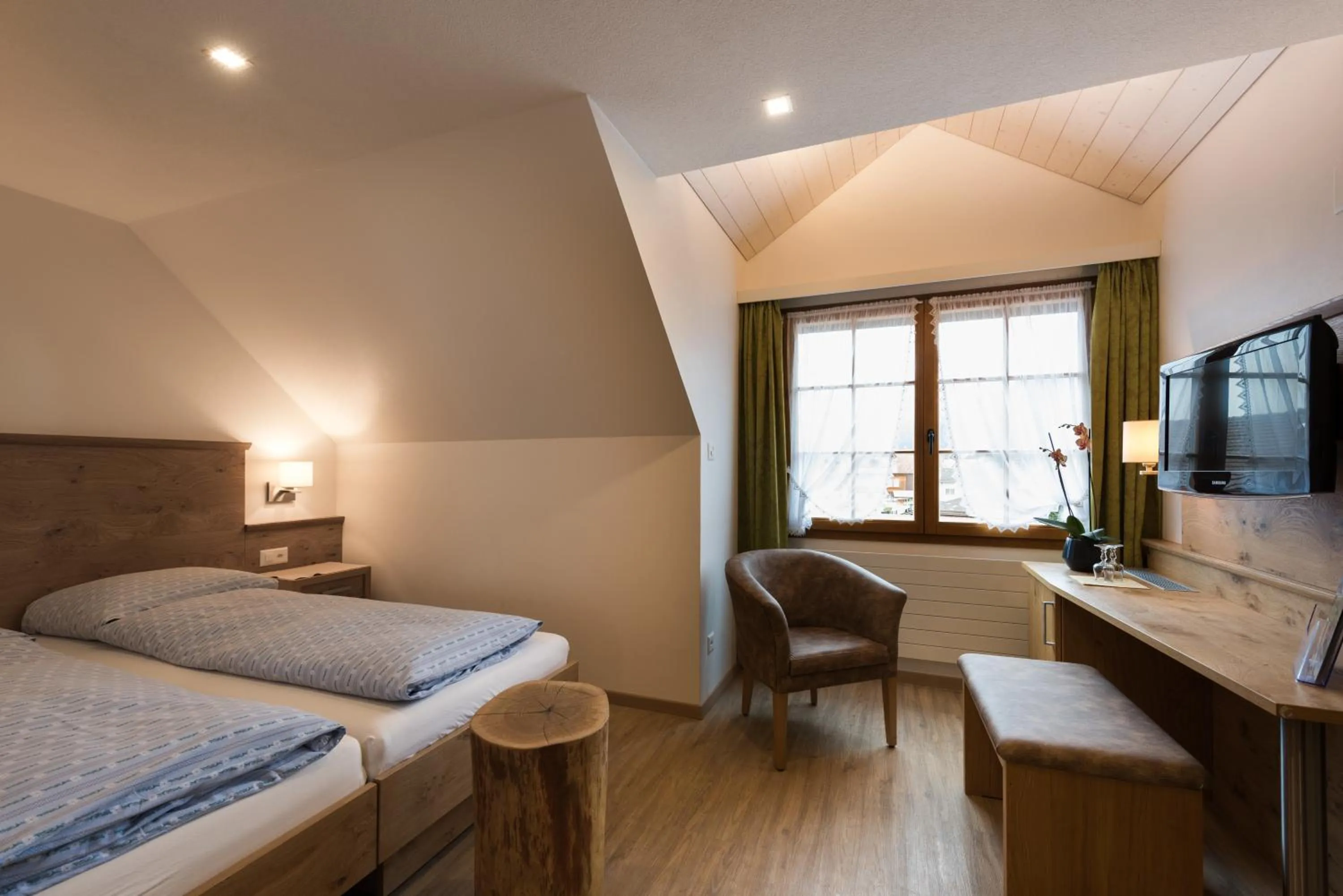 Photo of the whole room, Bed in Hotel Restaurant Hirschen