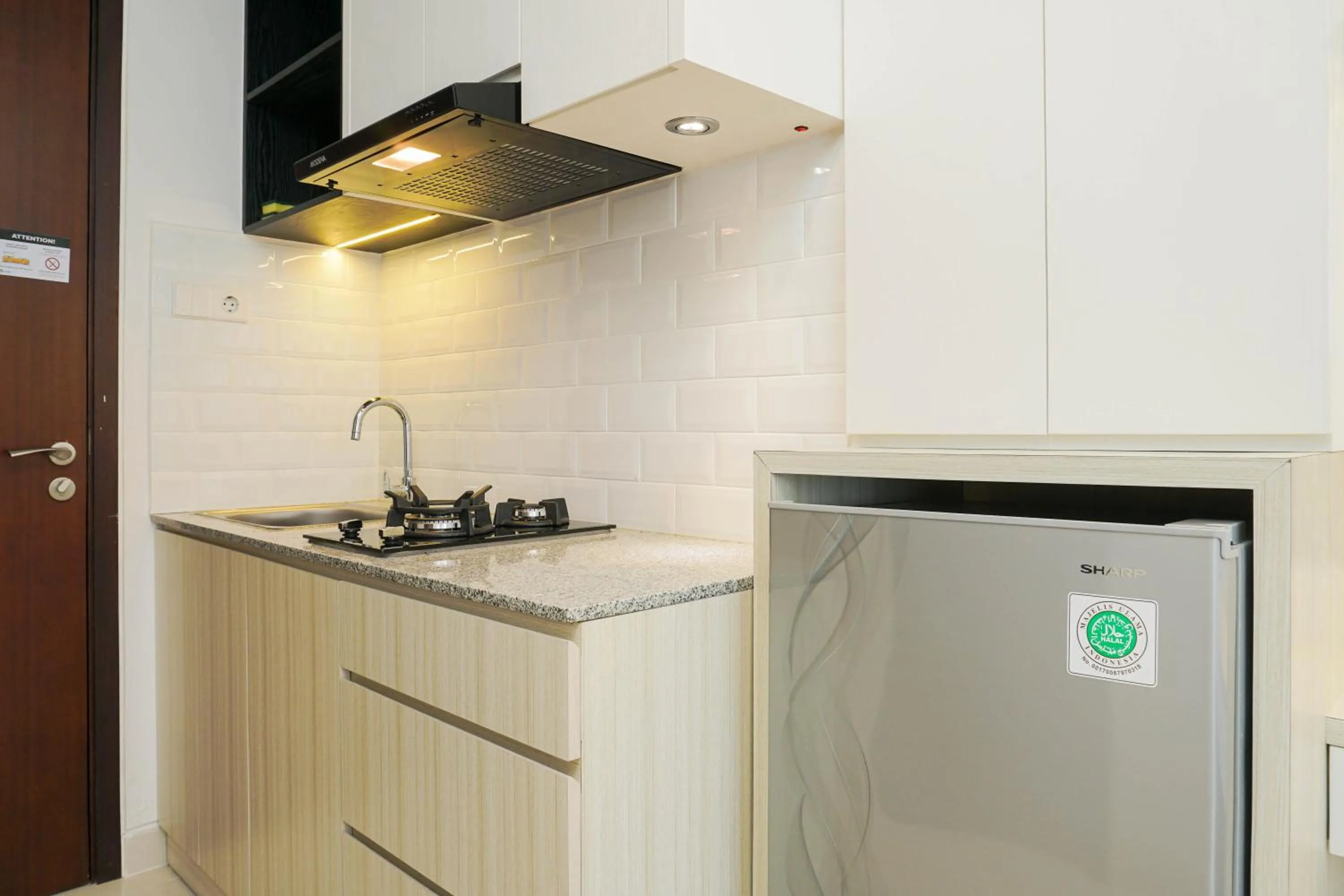 Kitchen or kitchenette in Relax and Comfy with Pool View at Studio West Vista Apartment By Travelio