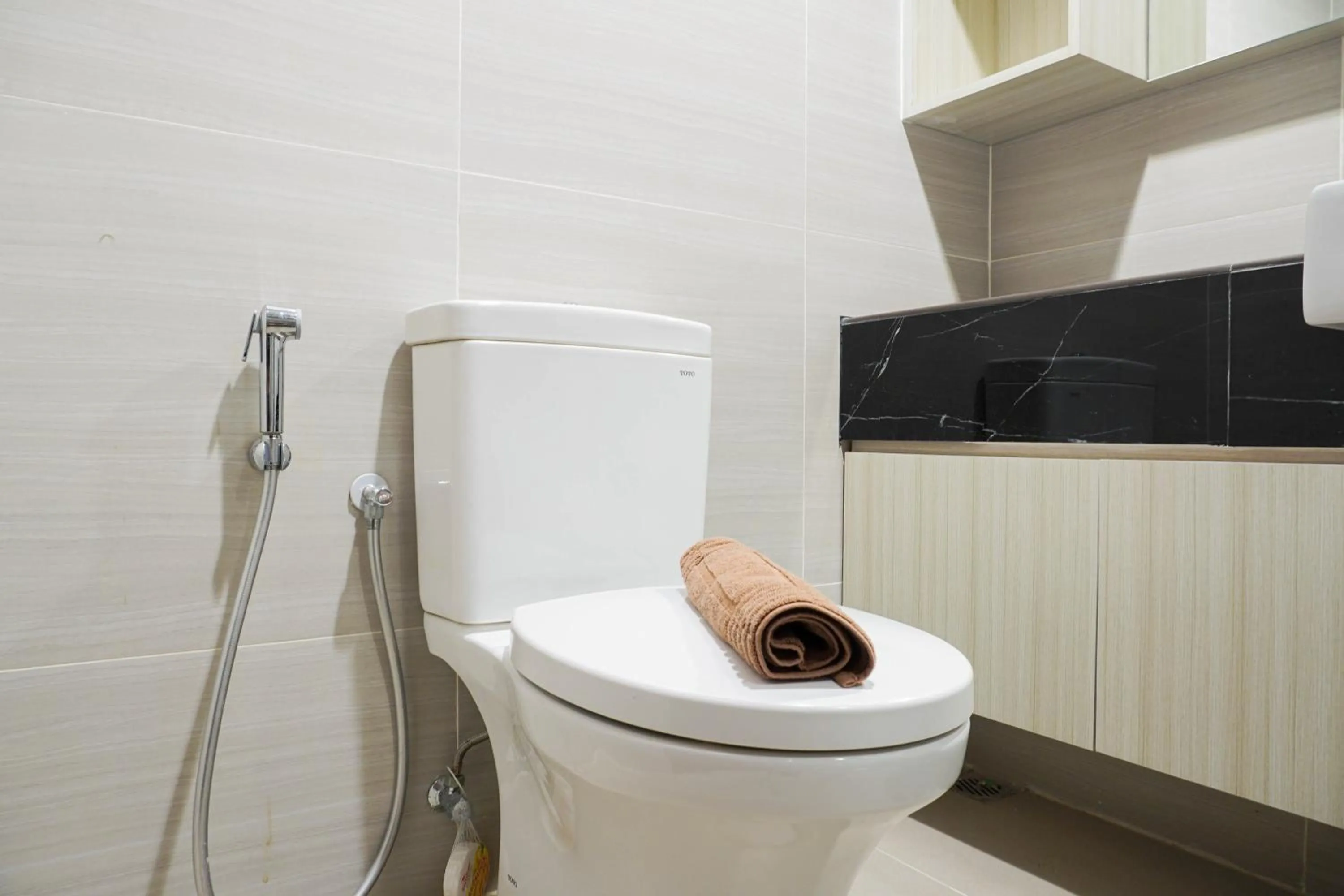 Bathroom in Relax and Comfy with Pool View at Studio West Vista Apartment By Travelio